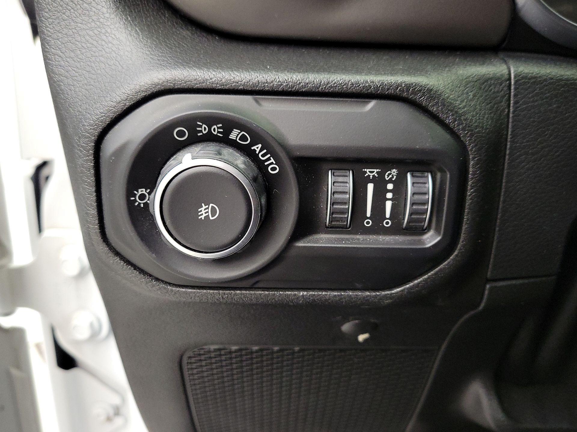 Thumbnail: 2018 Jeep Wrangler - 13