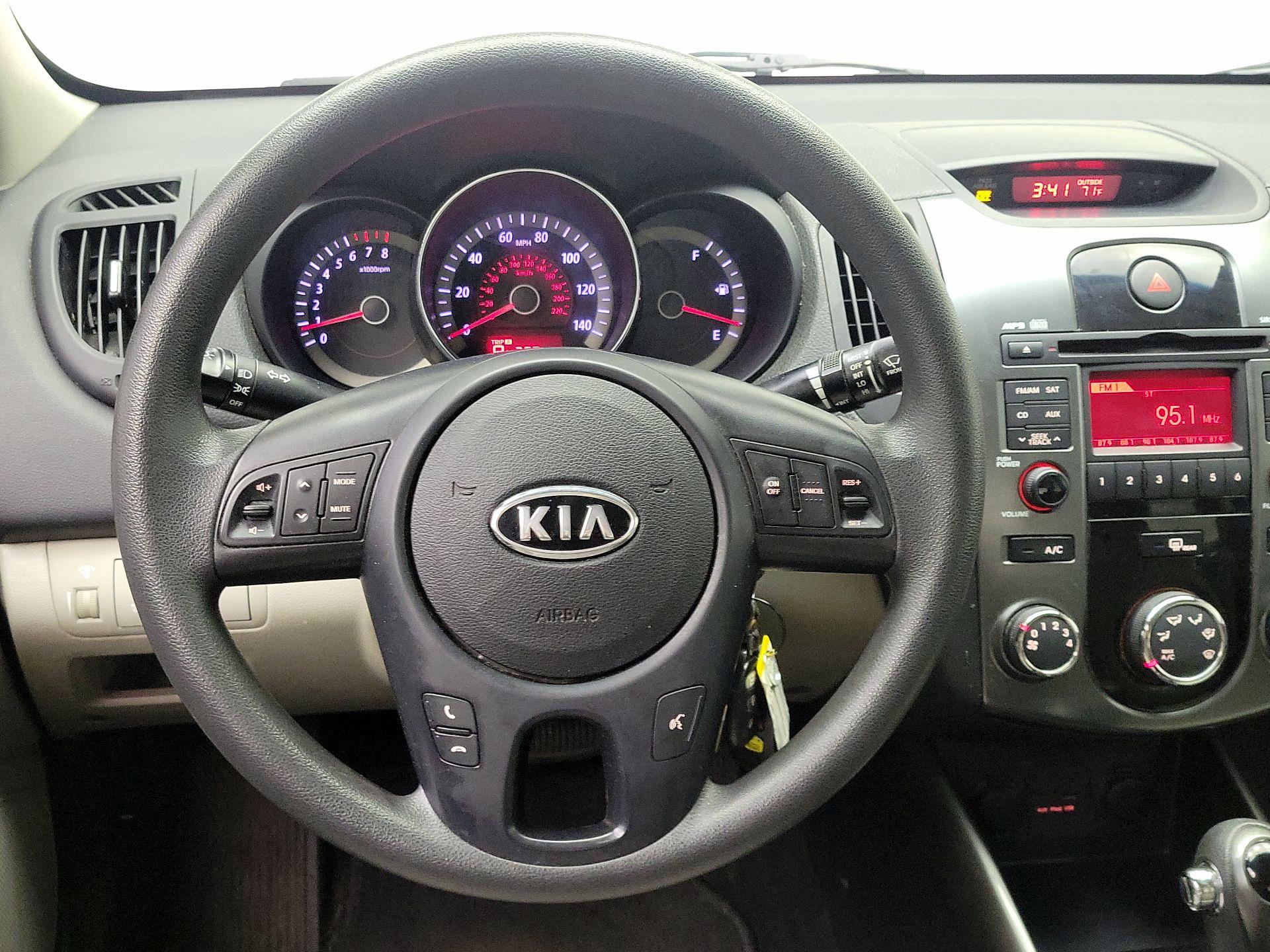 Thumbnail: 2013 Kia Forte - 10