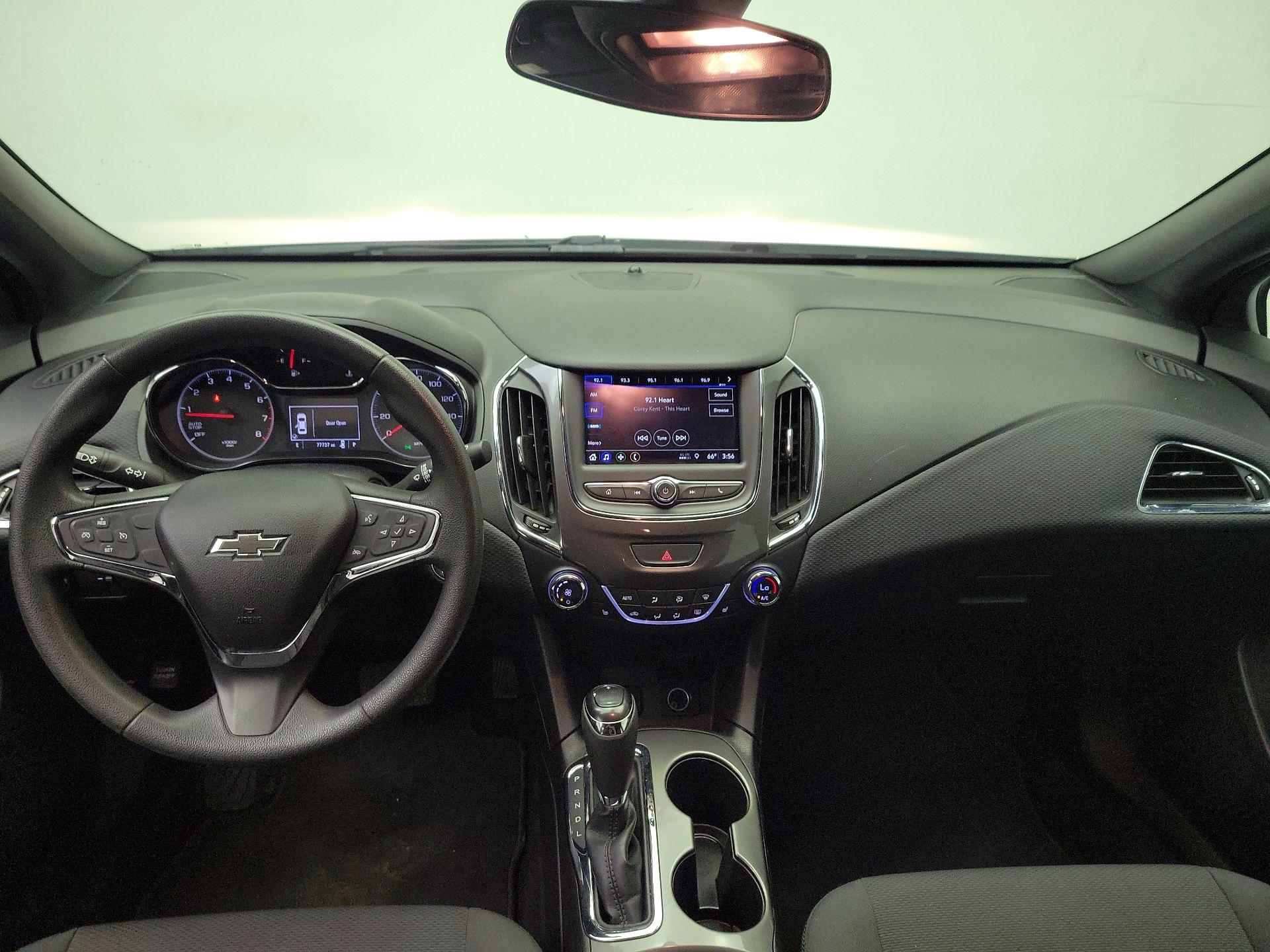 Thumbnail: 2019 Chevrolet Cruze - 9