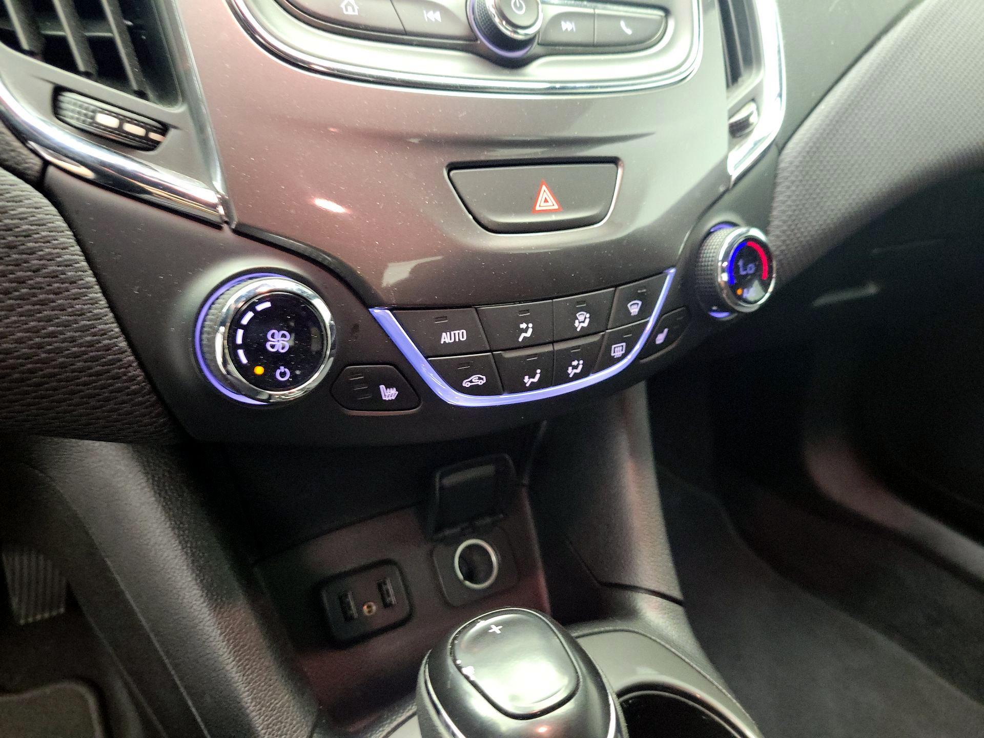 Thumbnail: 2019 Chevrolet Cruze - 16