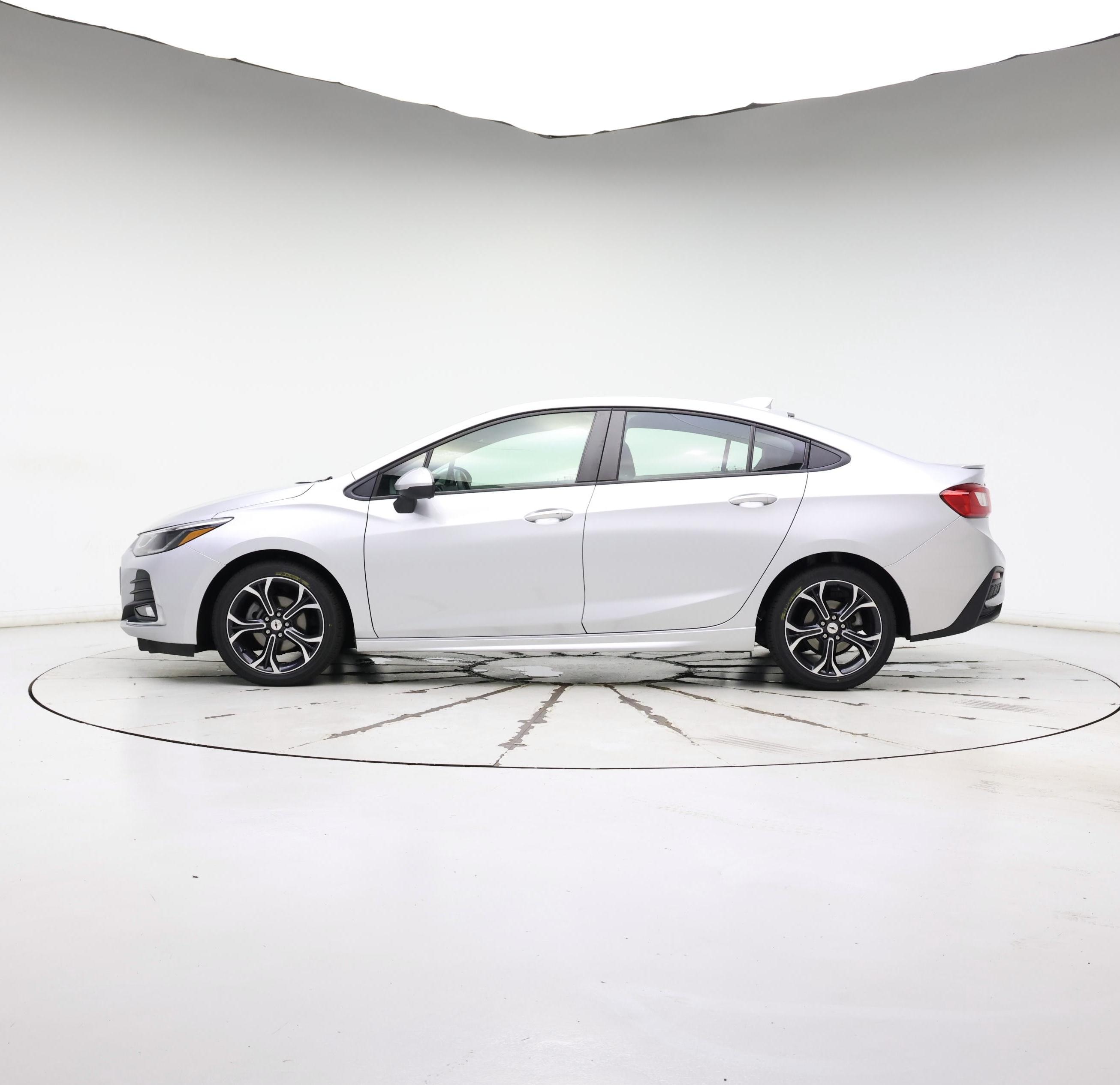 Thumbnail: 2019 Chevrolet Cruze - 3