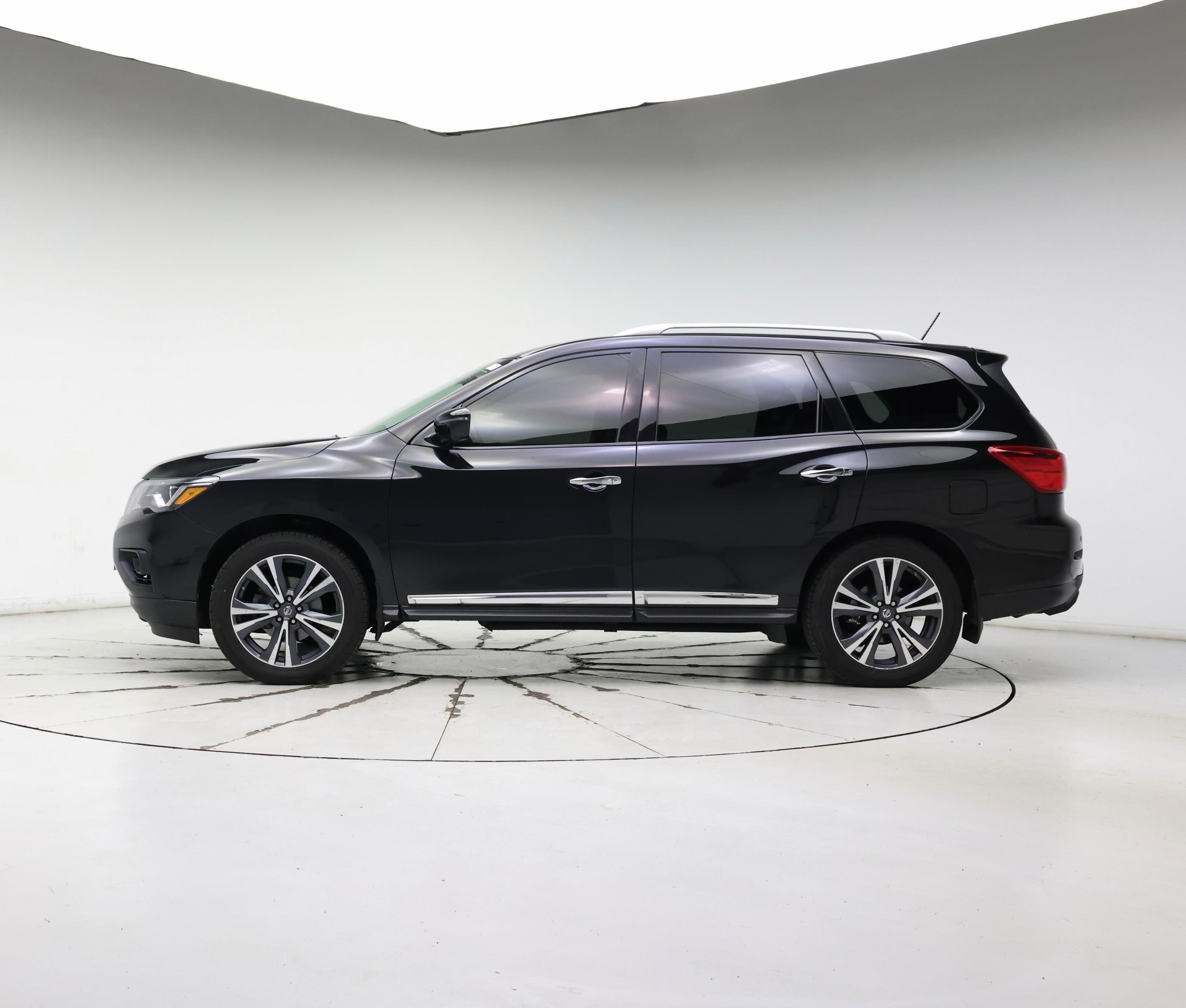 Thumbnail: 2018 Nissan Pathfinder - 3