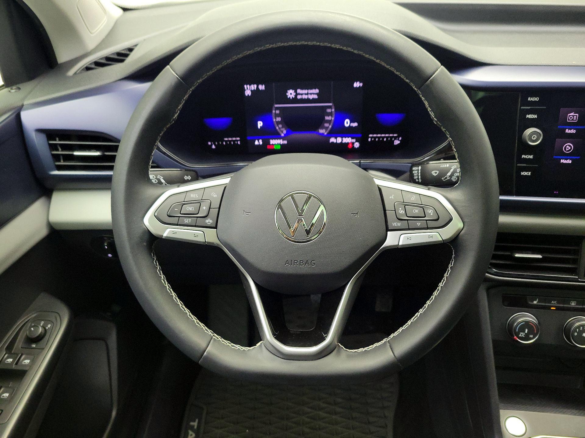Thumbnail: 2022 Volkswagen Taos - 10