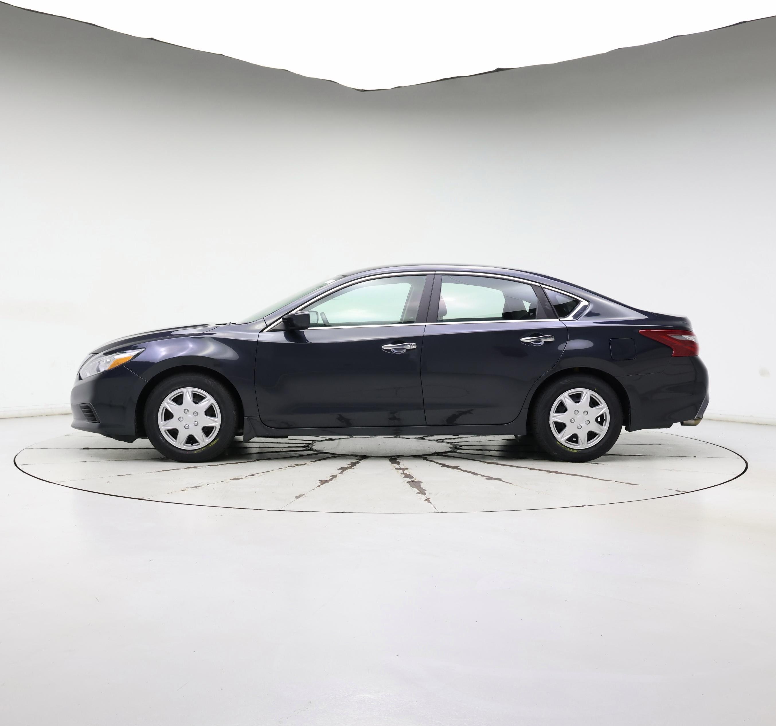 Thumbnail: 2018 Nissan Altima - 3