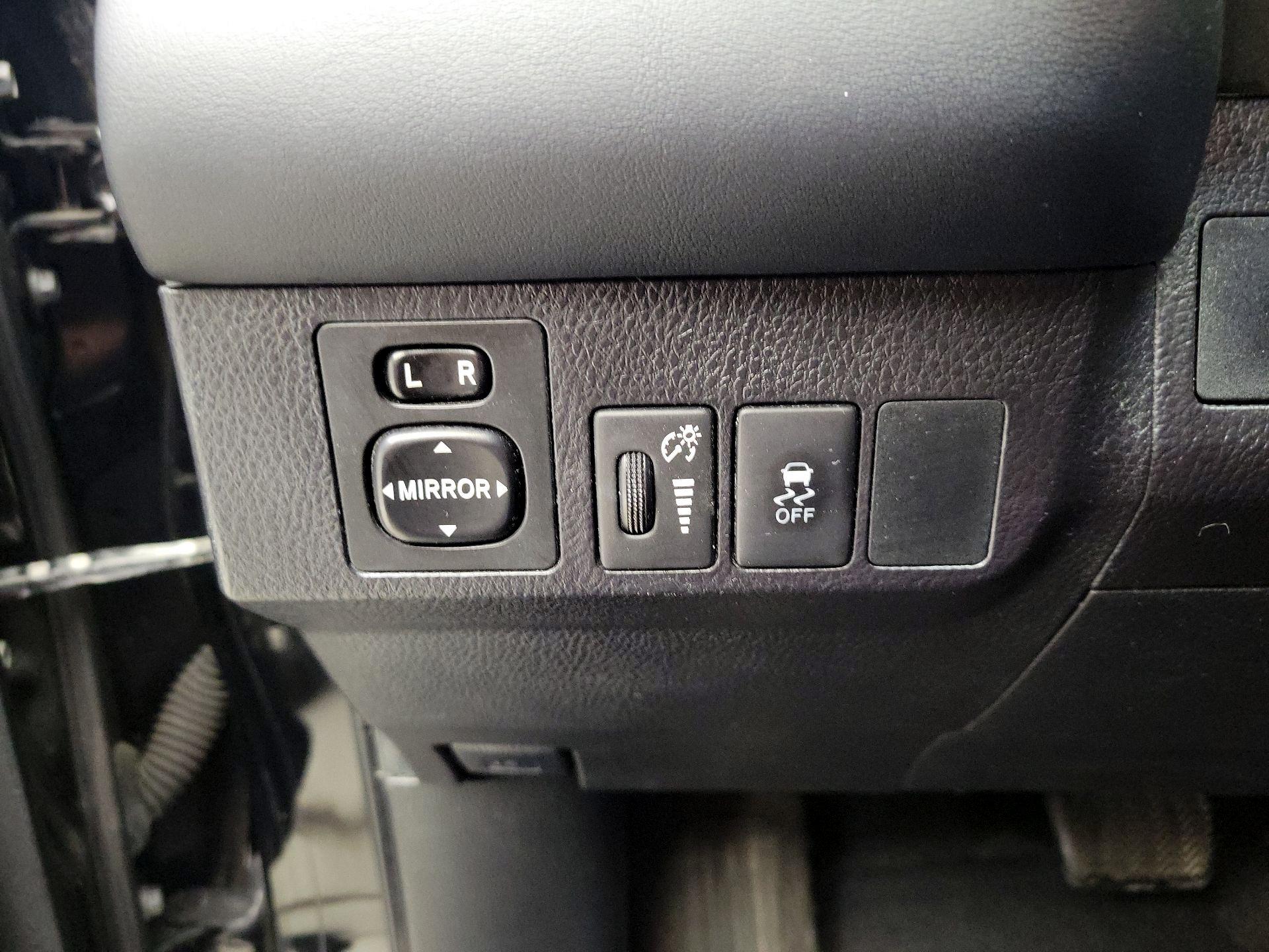 Thumbnail: 2015 Toyota RAV4 - 13