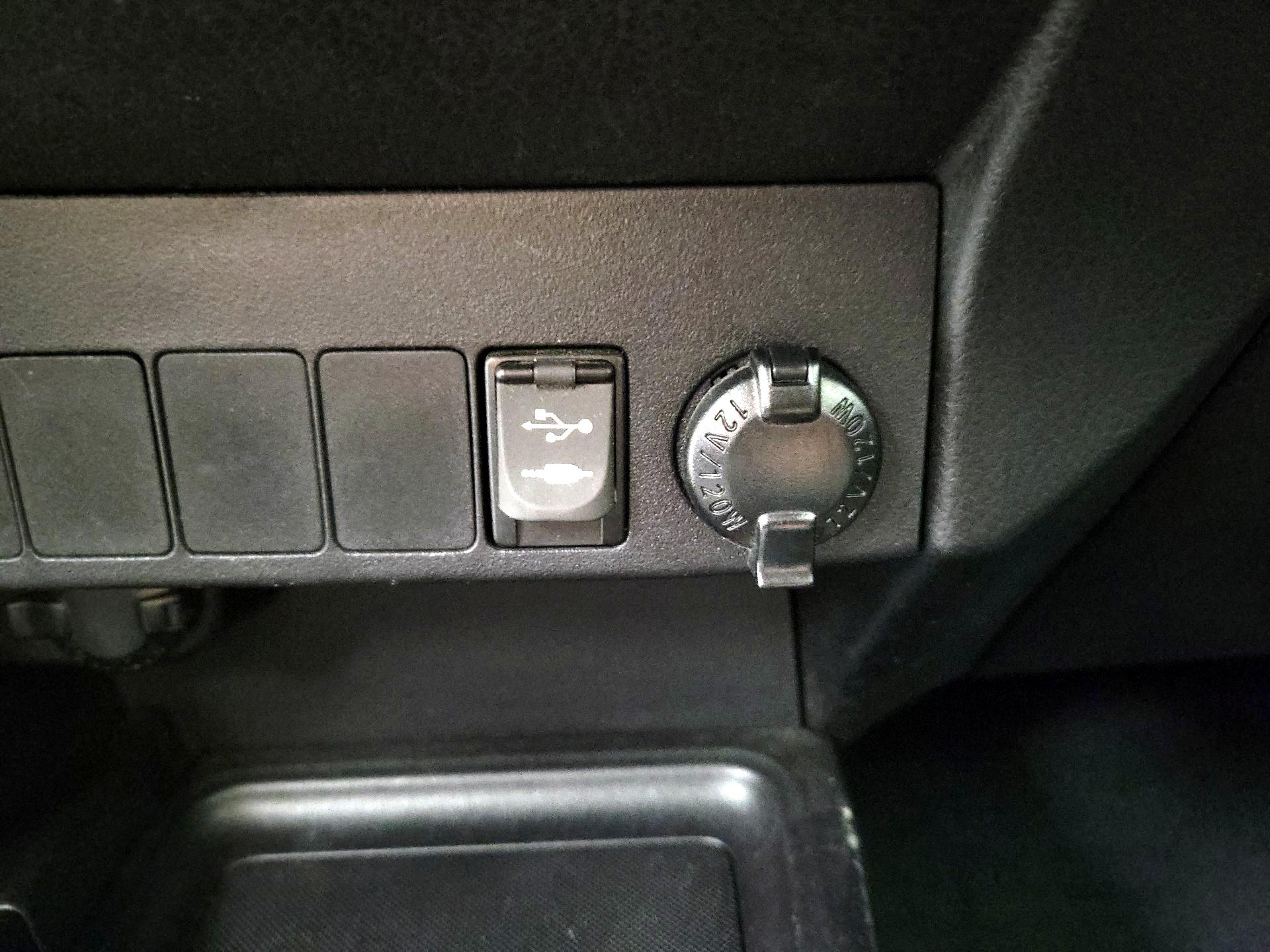 Thumbnail: 2015 Toyota RAV4 - 18