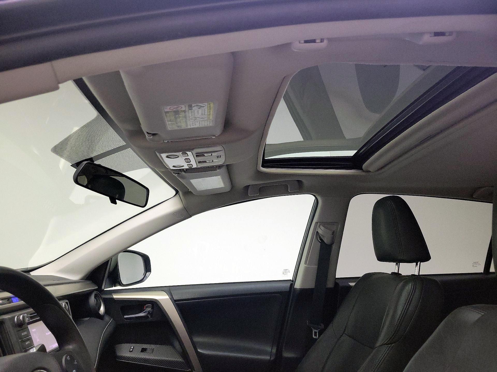 Thumbnail: 2015 Toyota RAV4 - 19