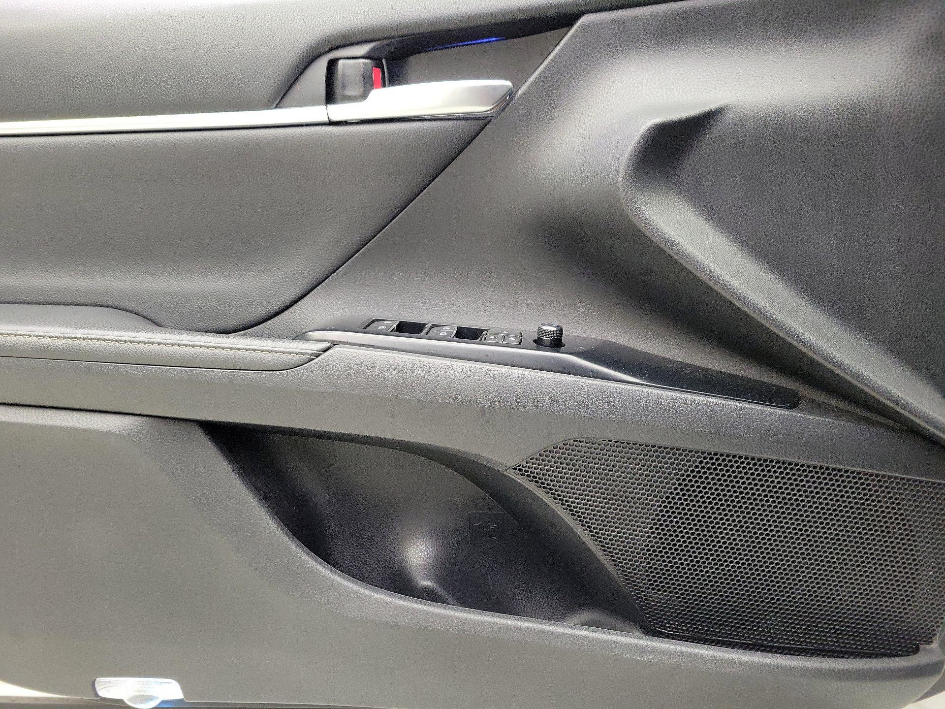 Thumbnail: 2019 Toyota Camry - 12