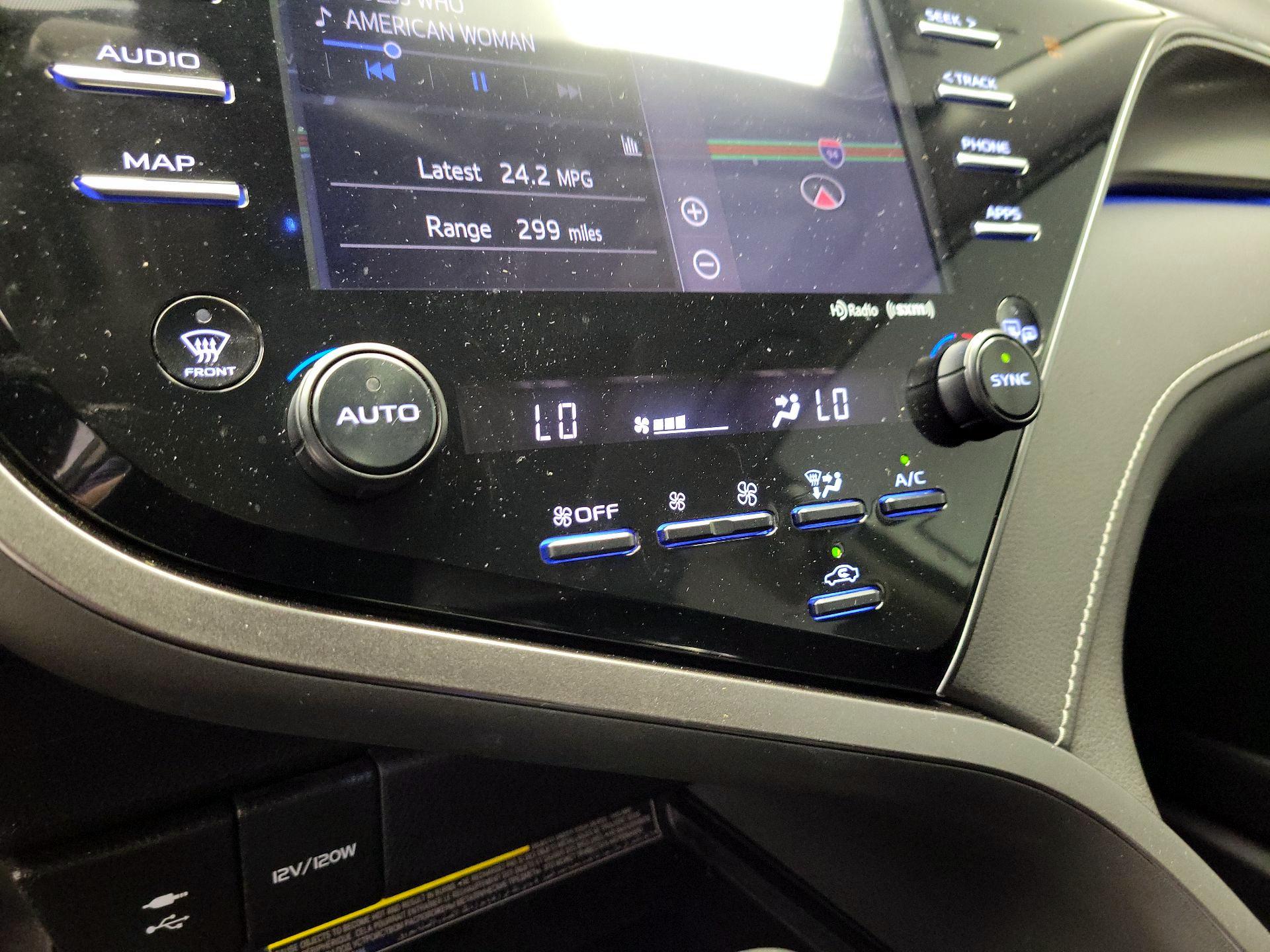 Thumbnail: 2019 Toyota Camry - 16