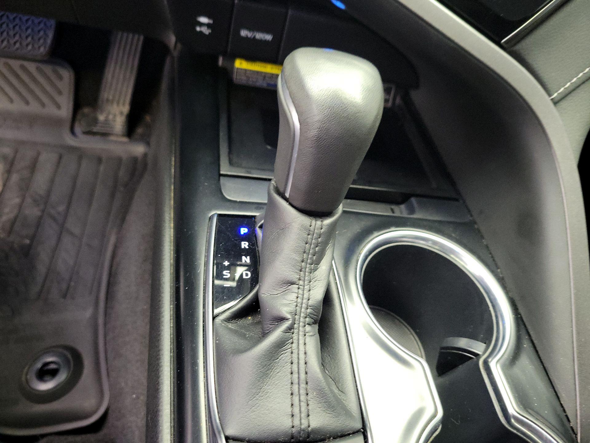 Thumbnail: 2019 Toyota Camry - 17