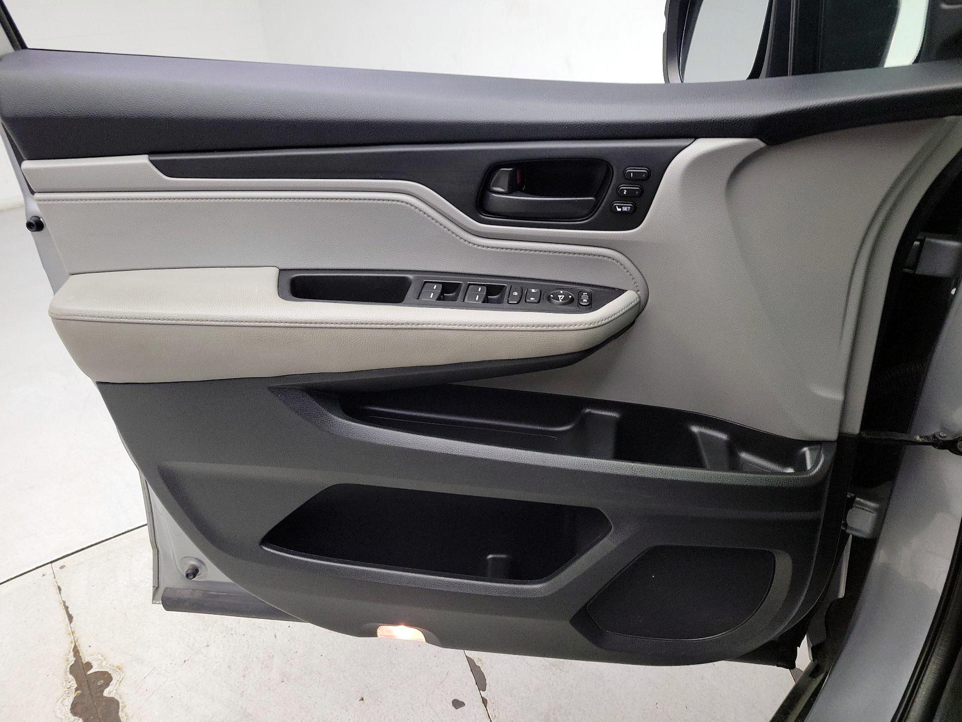 Thumbnail: 2019 Honda Odyssey - 12