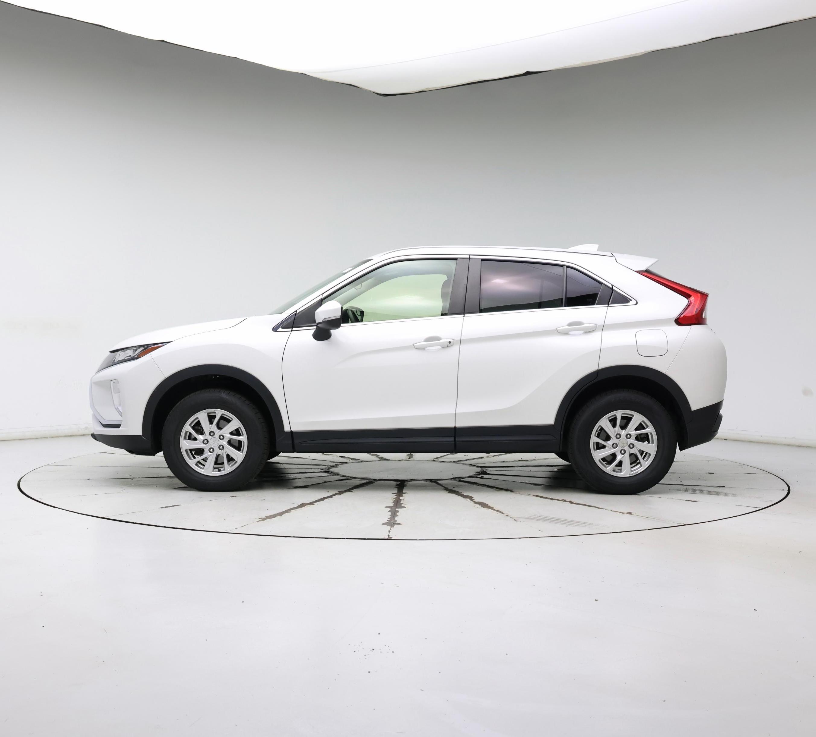 Thumbnail: 2019 Mitsubishi Eclipse Cross - 3
