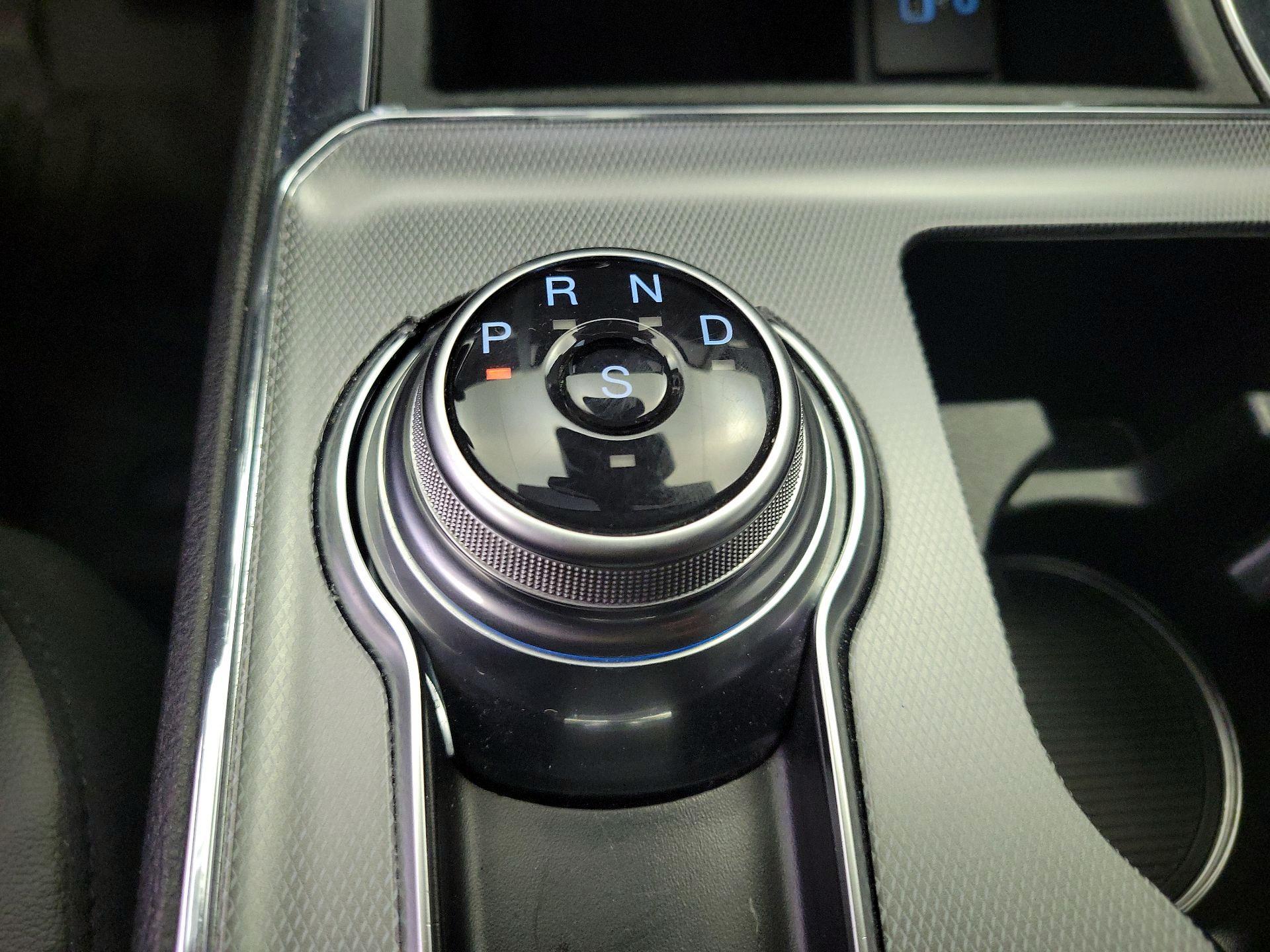 Thumbnail: 2021 Ford Edge - 16
