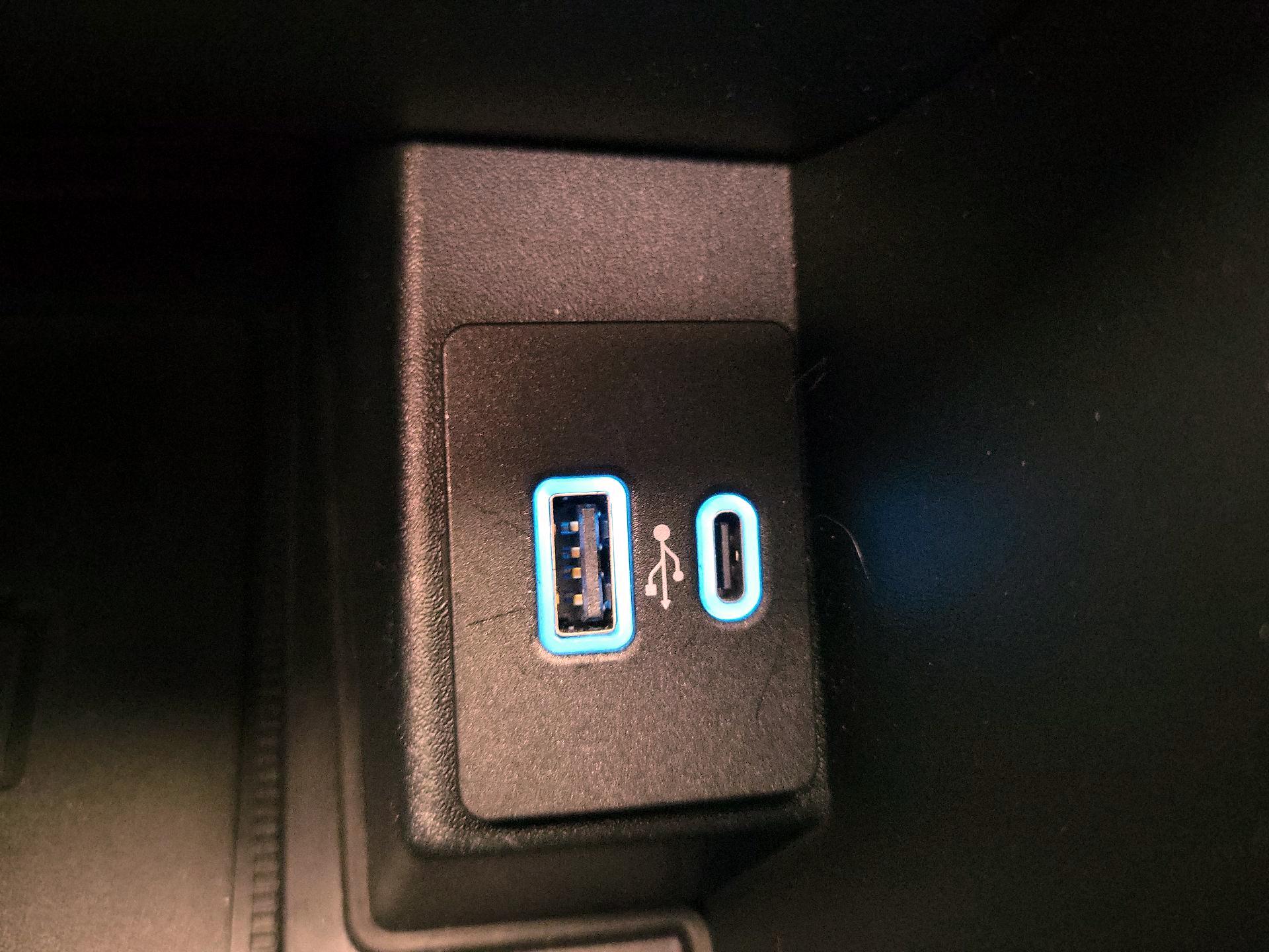 Thumbnail: 2021 Ford Edge - 17