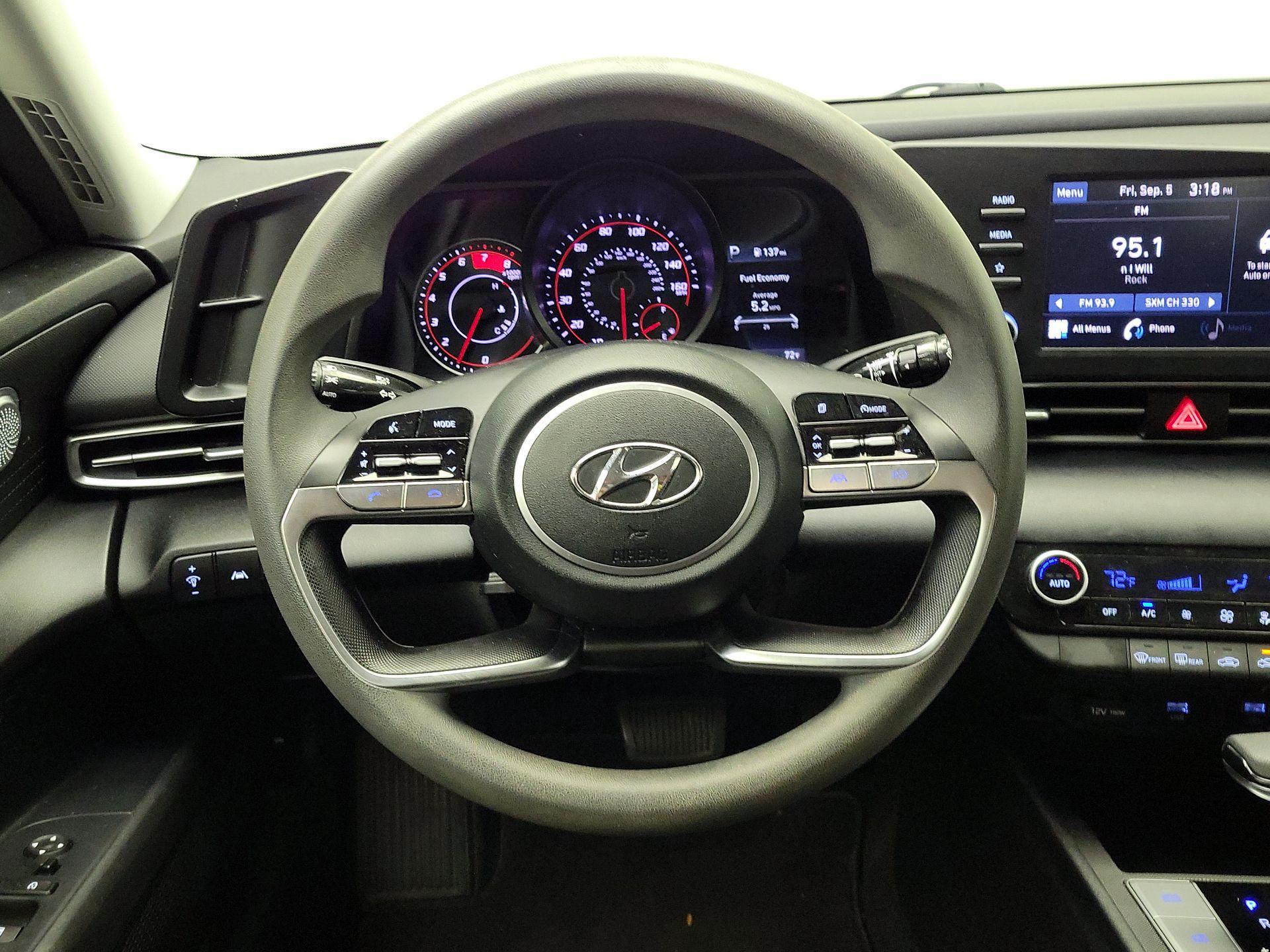 Thumbnail: 2022 Hyundai Elantra - 10