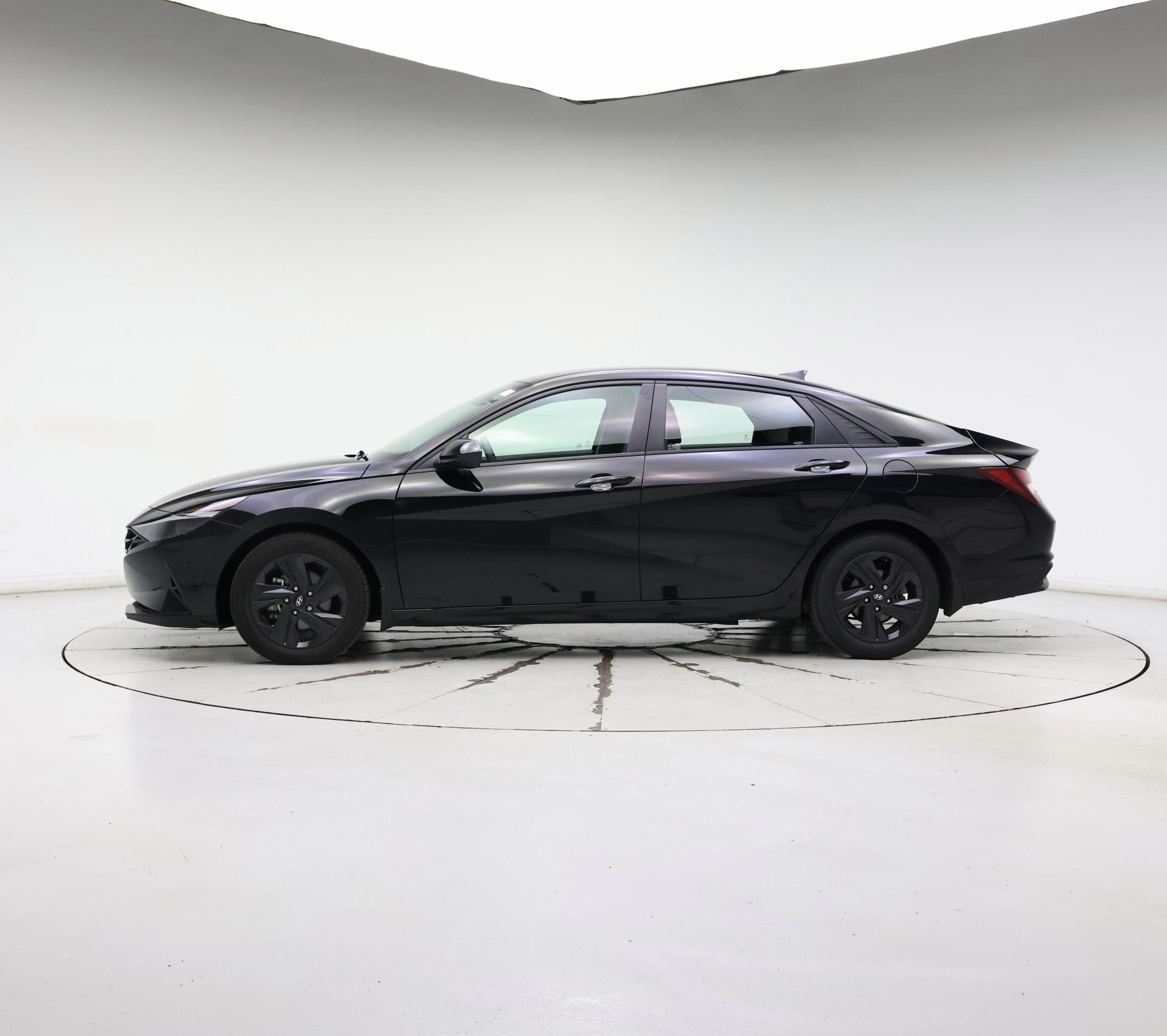 Thumbnail: 2022 Hyundai Elantra - 3
