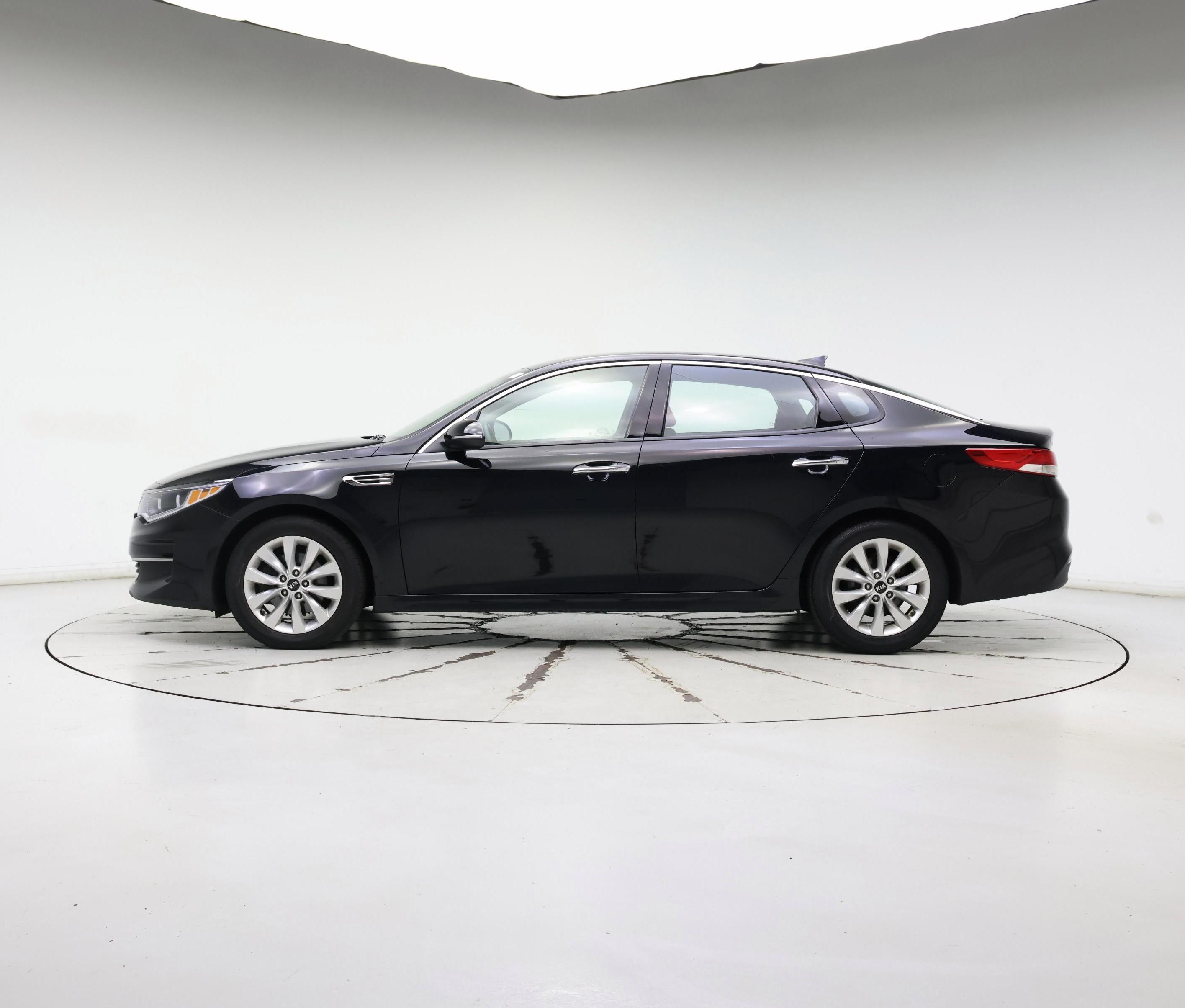 Thumbnail: 2017 Kia Optima - 3