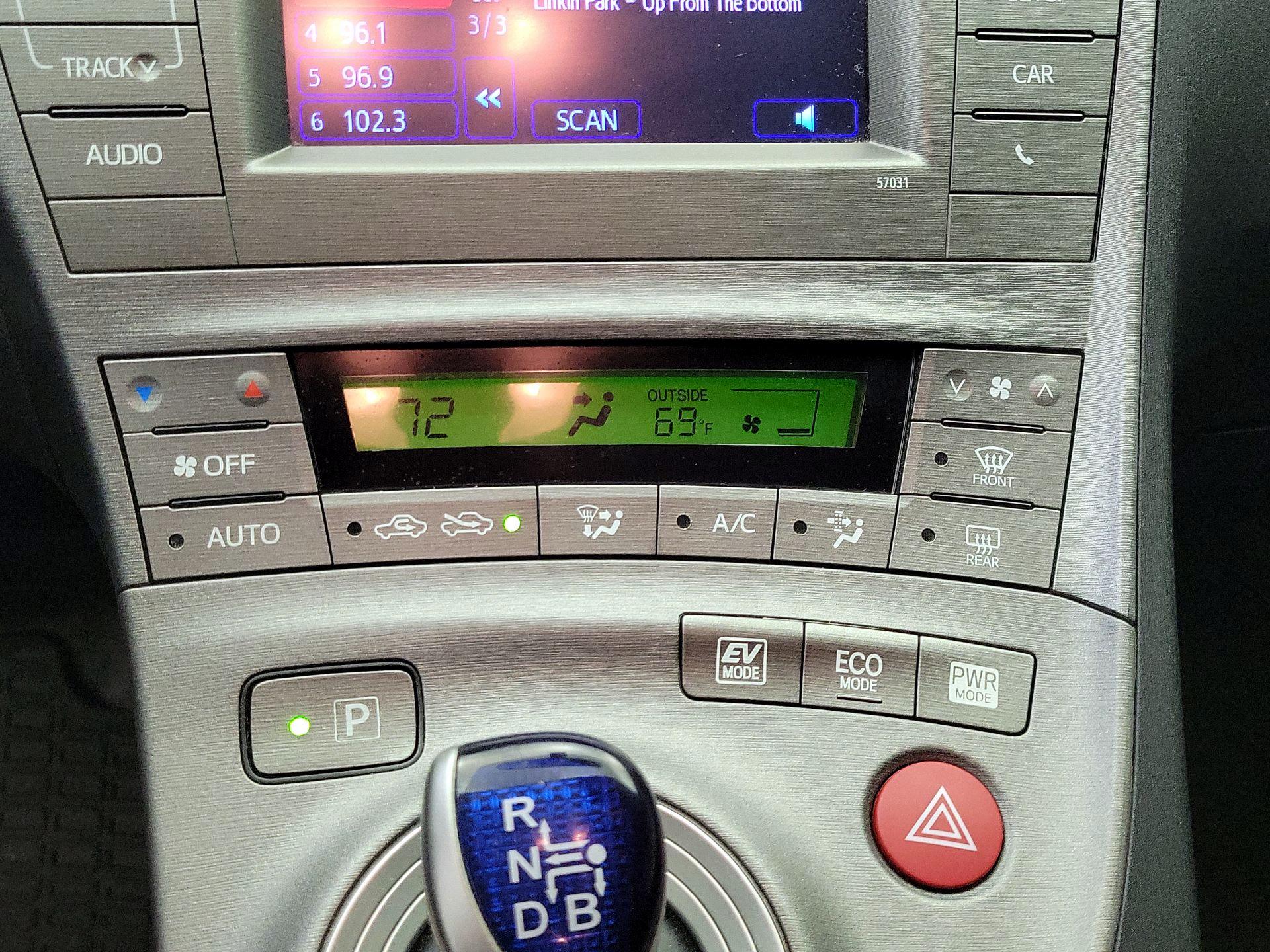 Thumbnail: 2014 Toyota Prius - 15