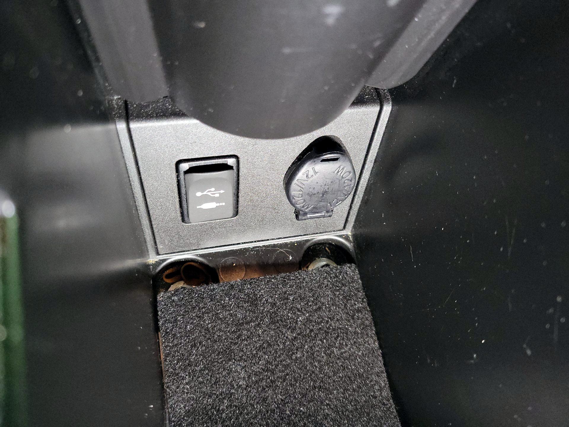 Thumbnail: 2014 Toyota Prius - 17