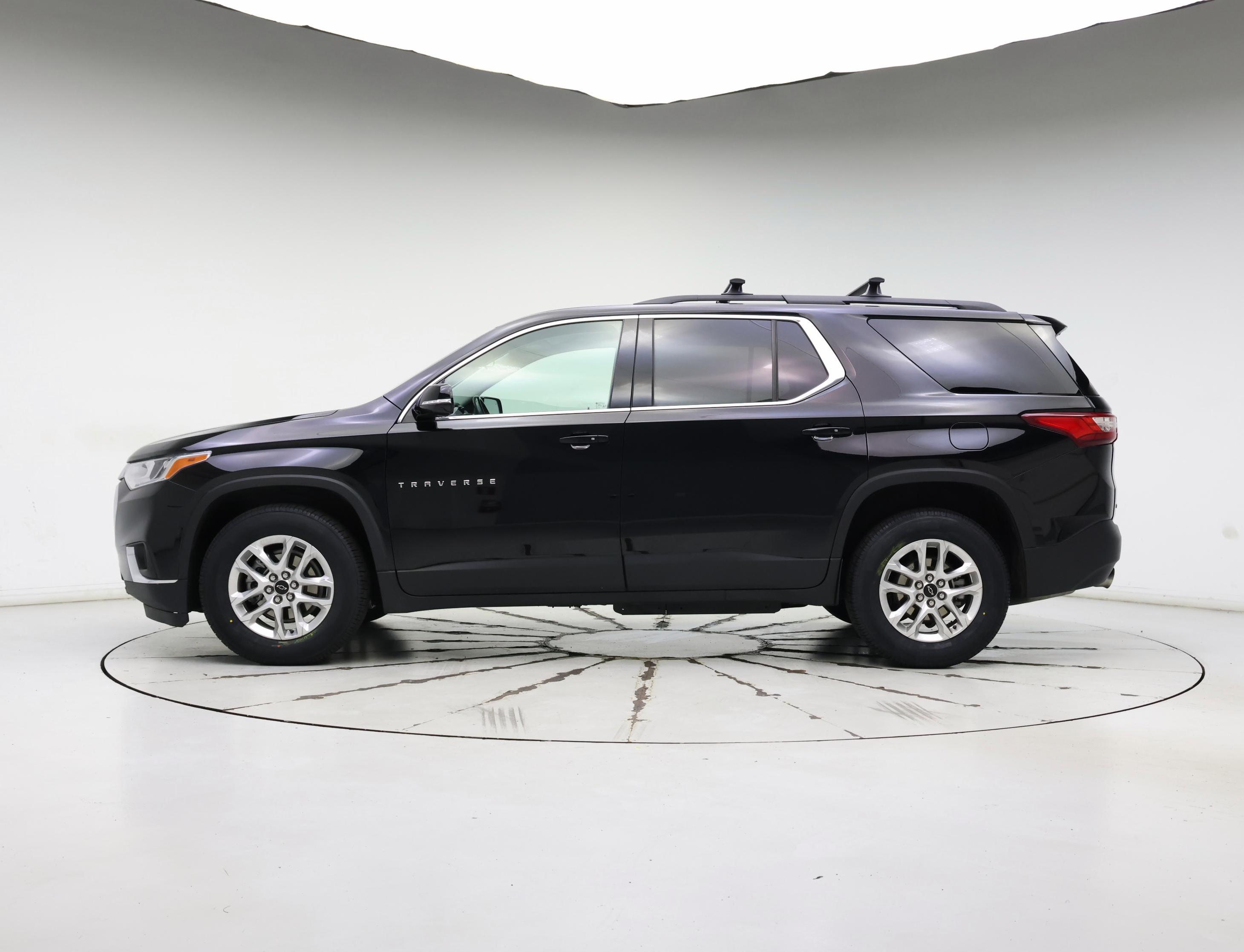 Thumbnail: 2021 Chevrolet Traverse - 3