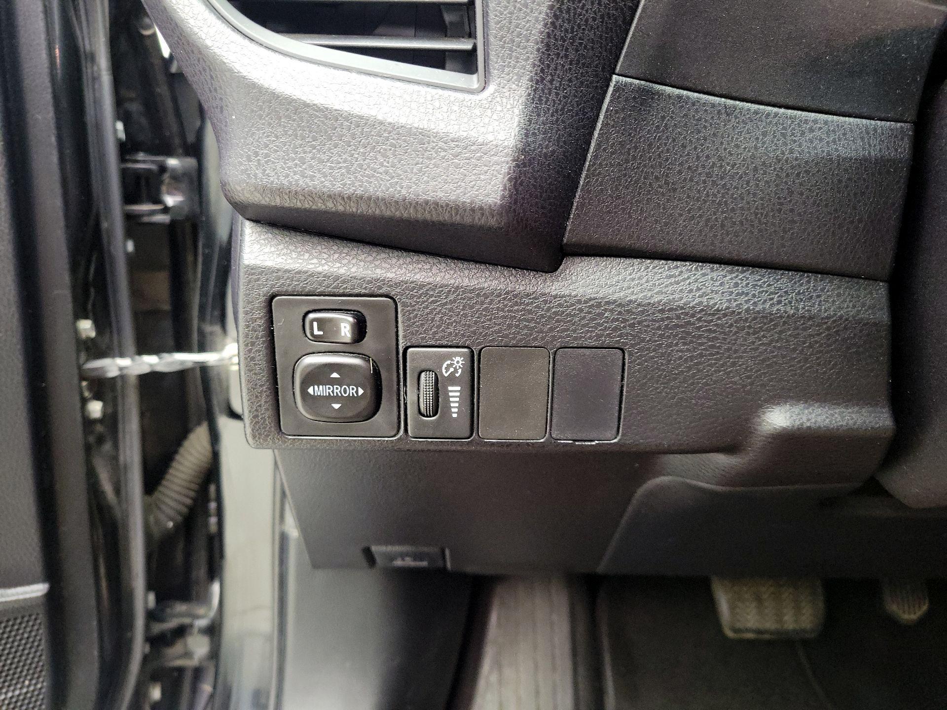 Thumbnail: 2015 Toyota Corolla - 13
