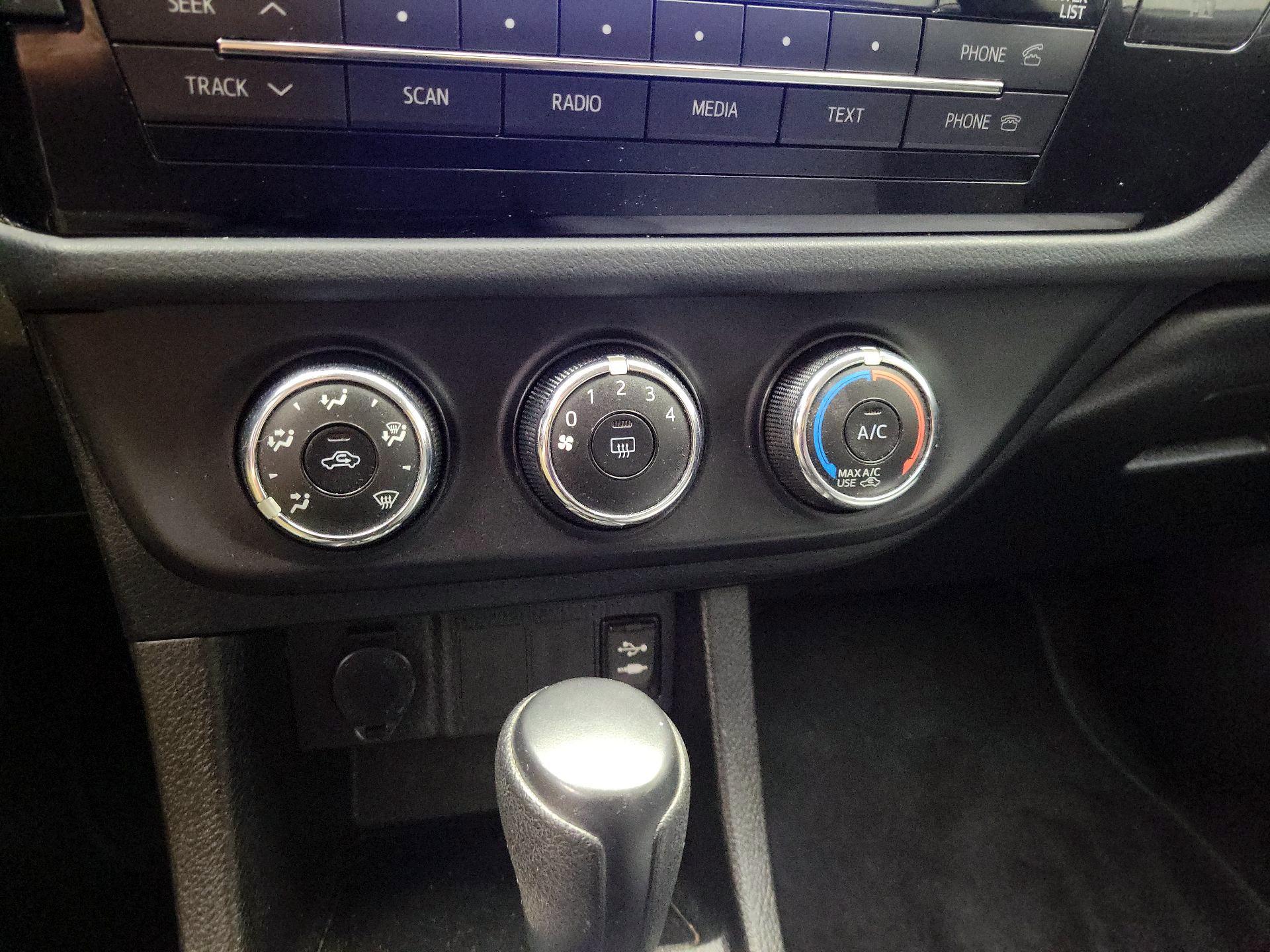Thumbnail: 2015 Toyota Corolla - 15