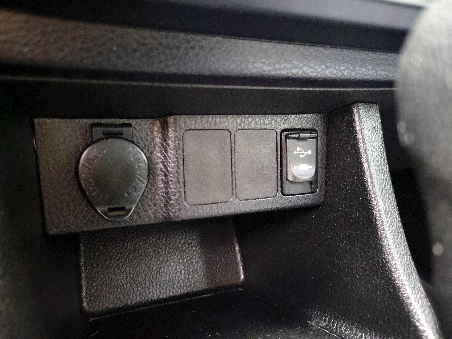 Thumbnail: 2015 Toyota Corolla - 17