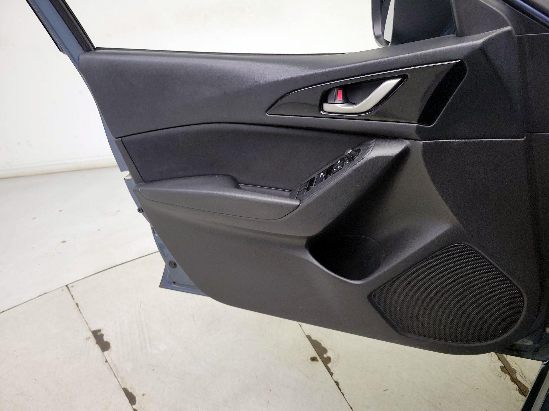 Thumbnail: 2015 Mazda Mazda3 - 12