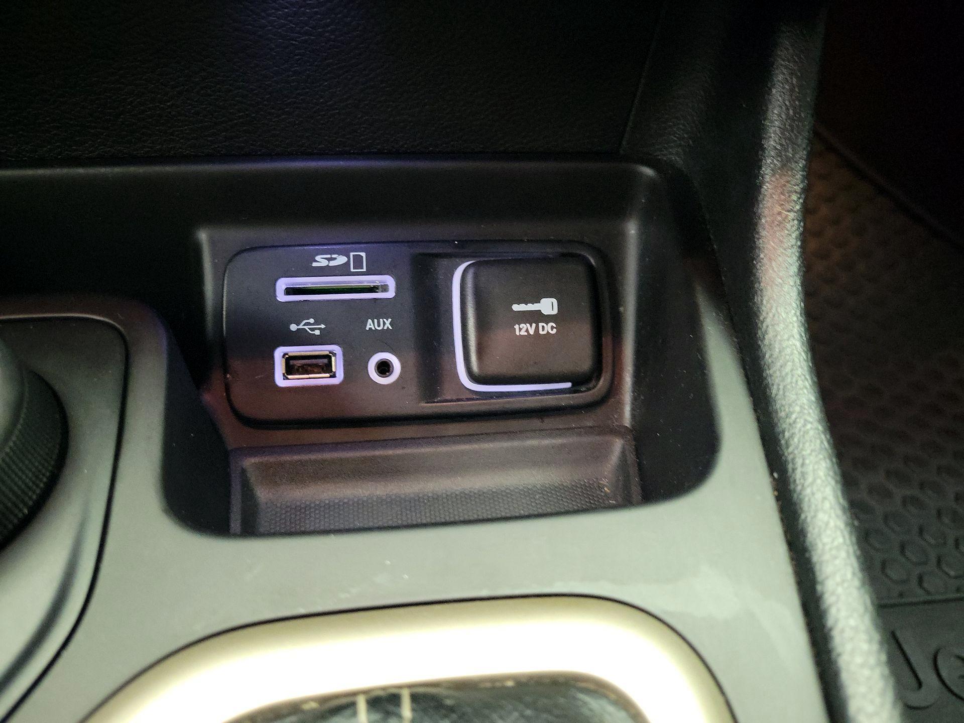 Thumbnail: 2014 Jeep Cherokee - 18