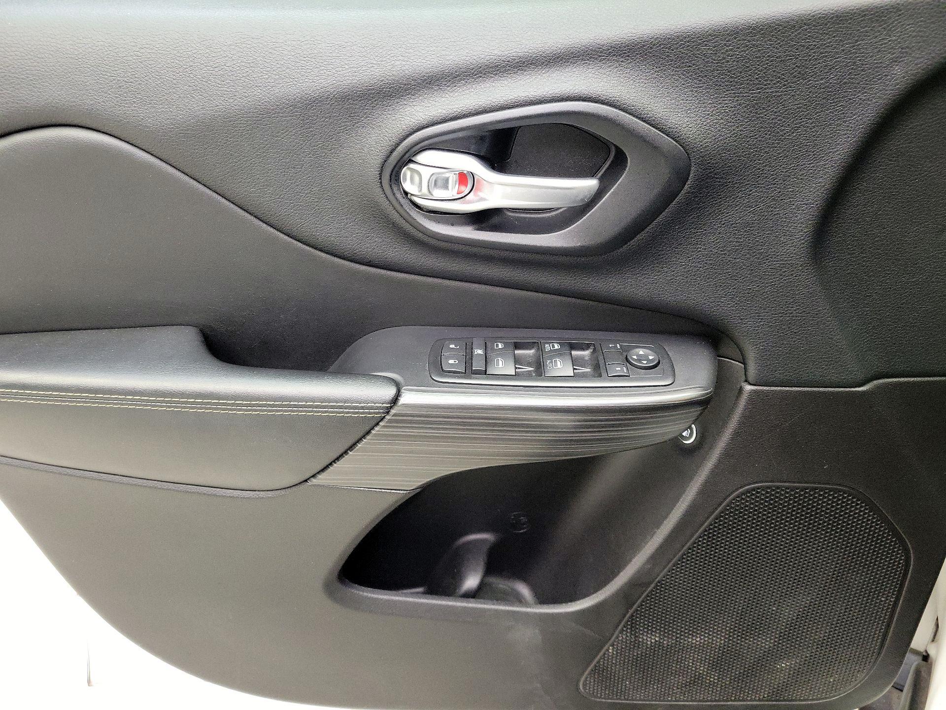 Thumbnail: 2015 Jeep Cherokee - 12