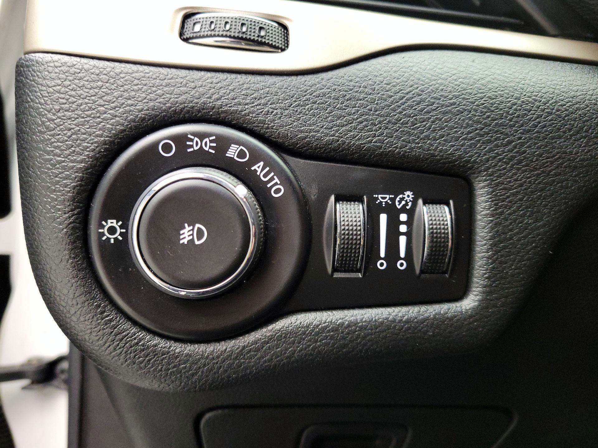 Thumbnail: 2015 Jeep Cherokee - 13