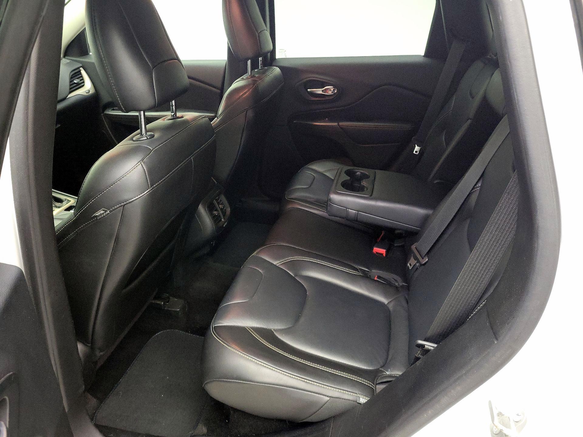 Thumbnail: 2015 Jeep Cherokee - 19