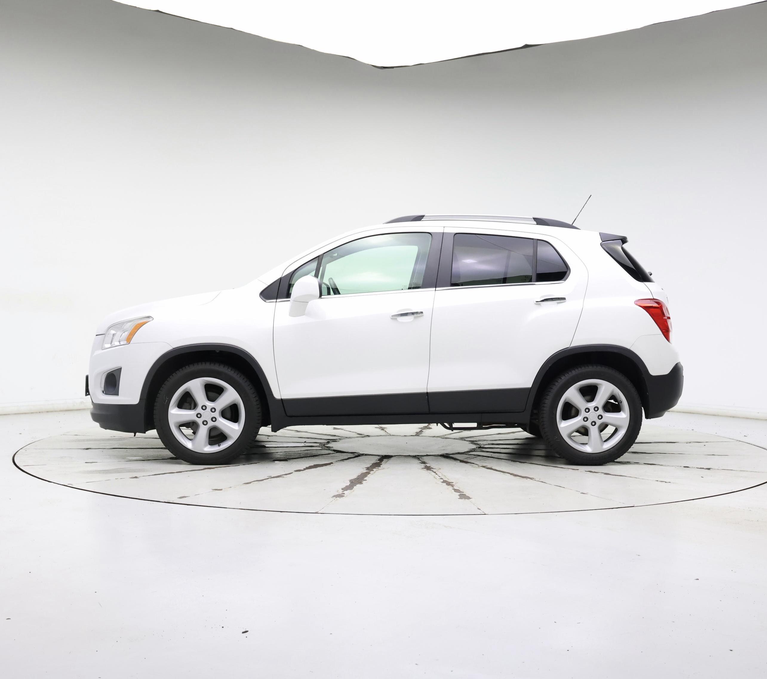 Thumbnail: 2016 Chevrolet Trax - 3