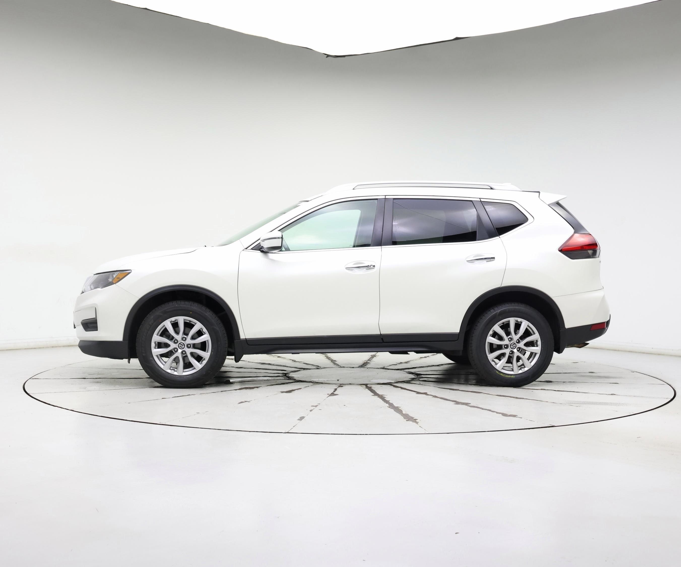 Thumbnail: 2017 Nissan Rogue - 3