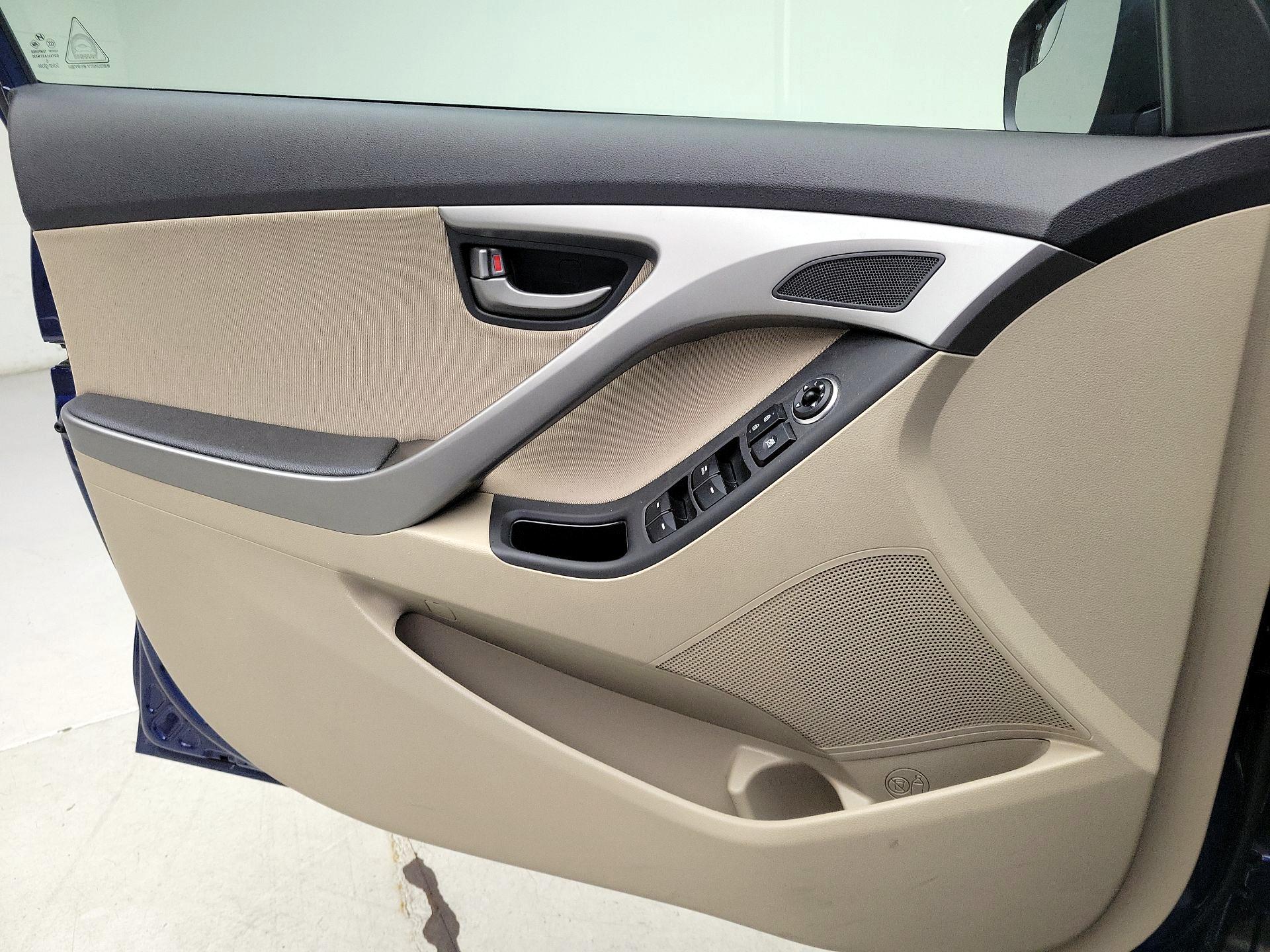 Thumbnail: 2016 Hyundai Elantra - 12