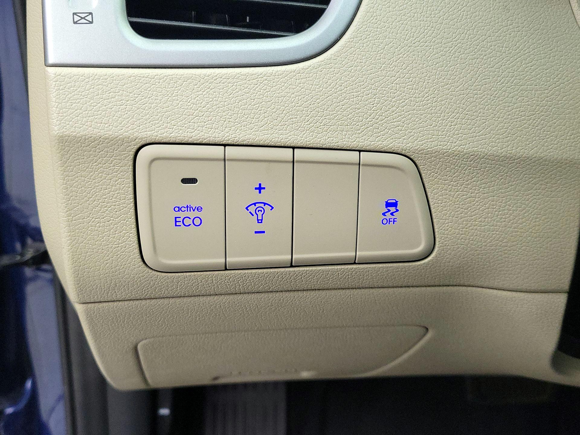 Thumbnail: 2016 Hyundai Elantra - 13