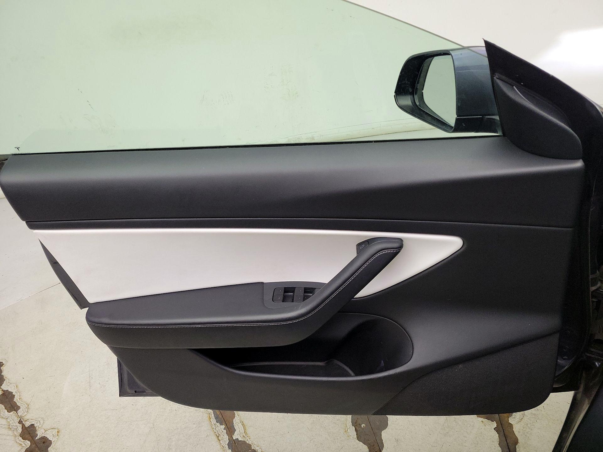 Thumbnail: 2021 Tesla Model 3 - 12