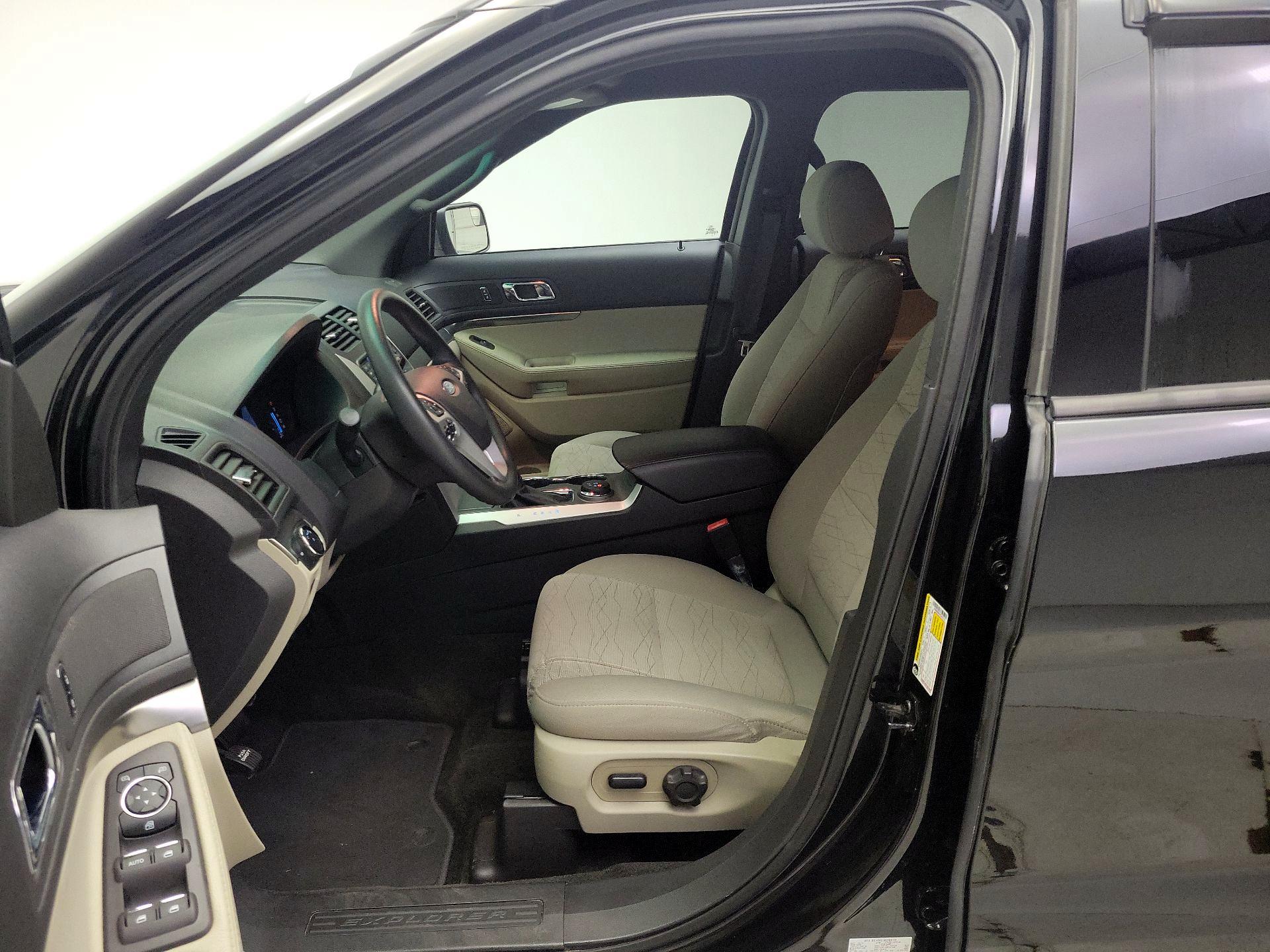 Thumbnail: 2015 Ford Explorer - 11