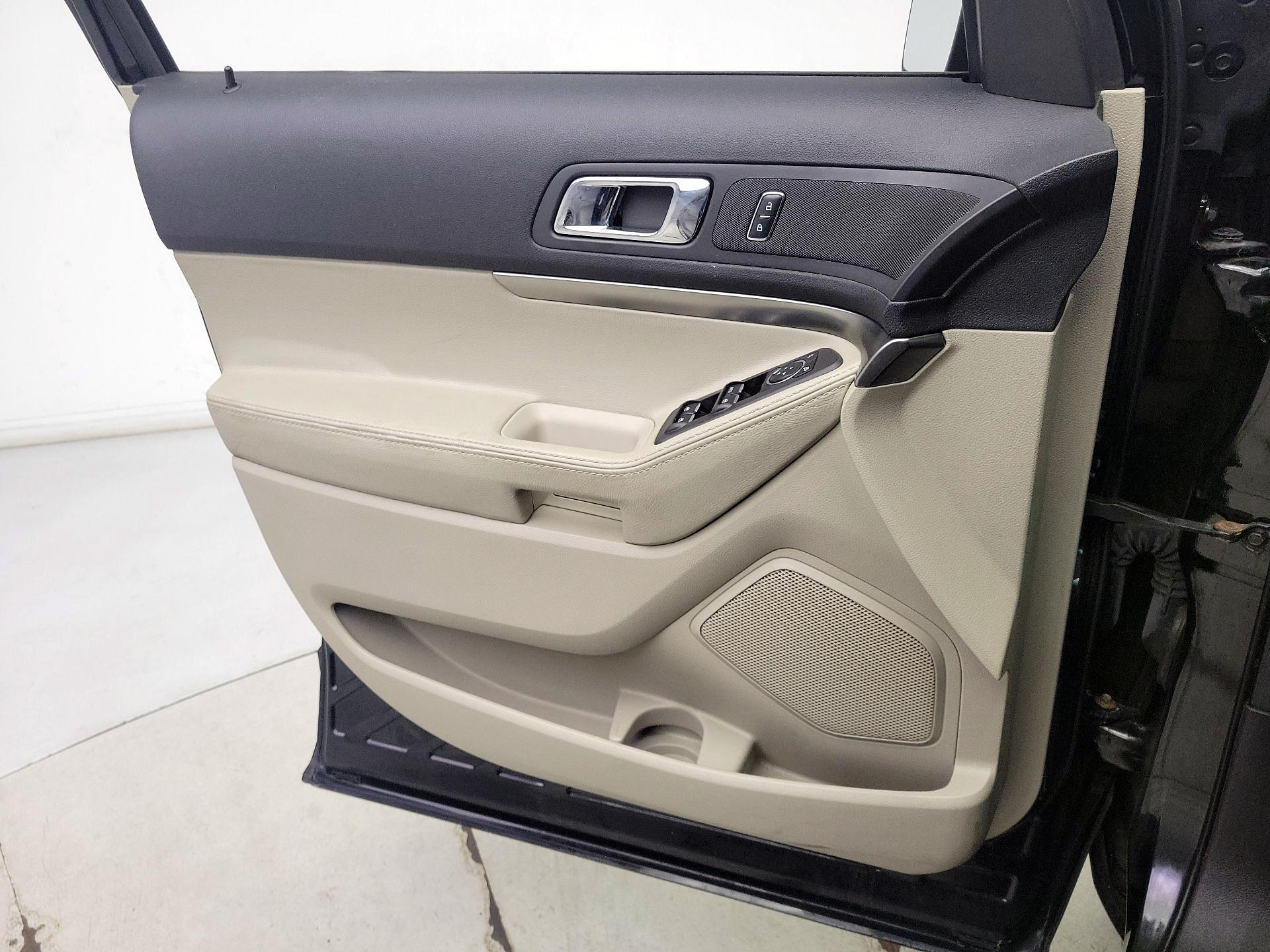 Thumbnail: 2015 Ford Explorer - 12