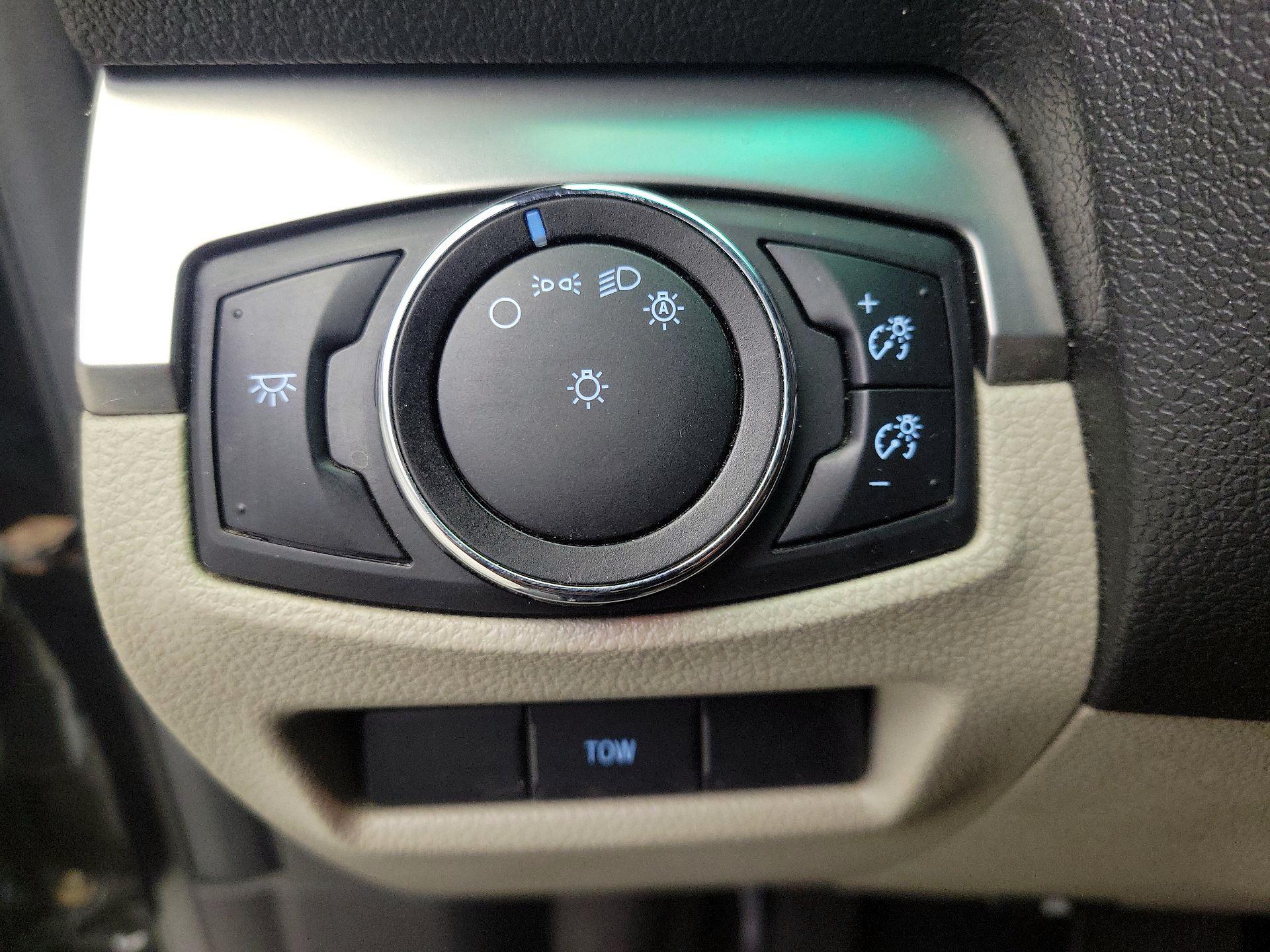 Thumbnail: 2015 Ford Explorer - 13