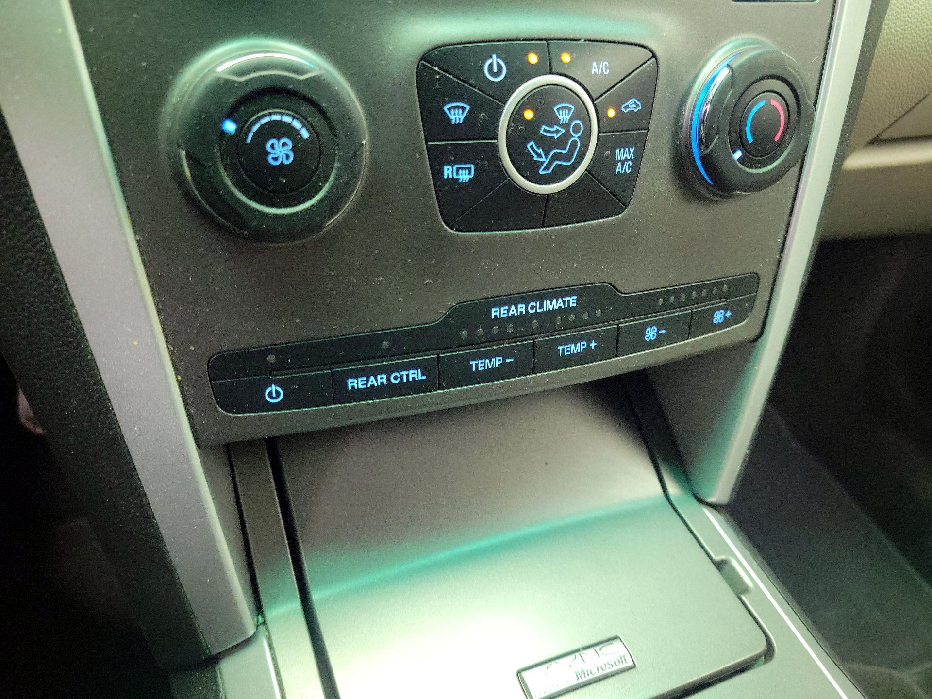 Thumbnail: 2015 Ford Explorer - 15