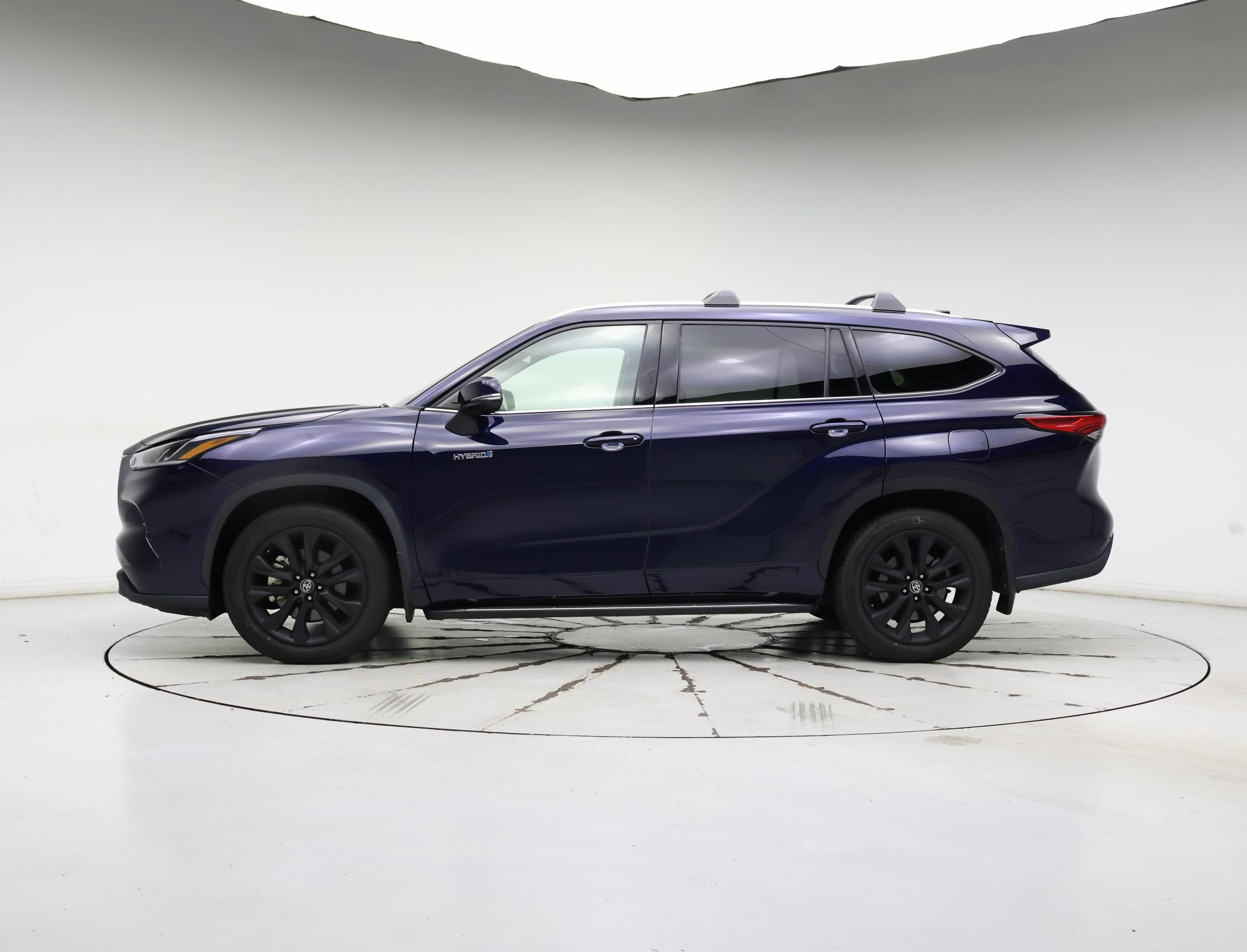 Thumbnail: 2021 Toyota Highlander - 3