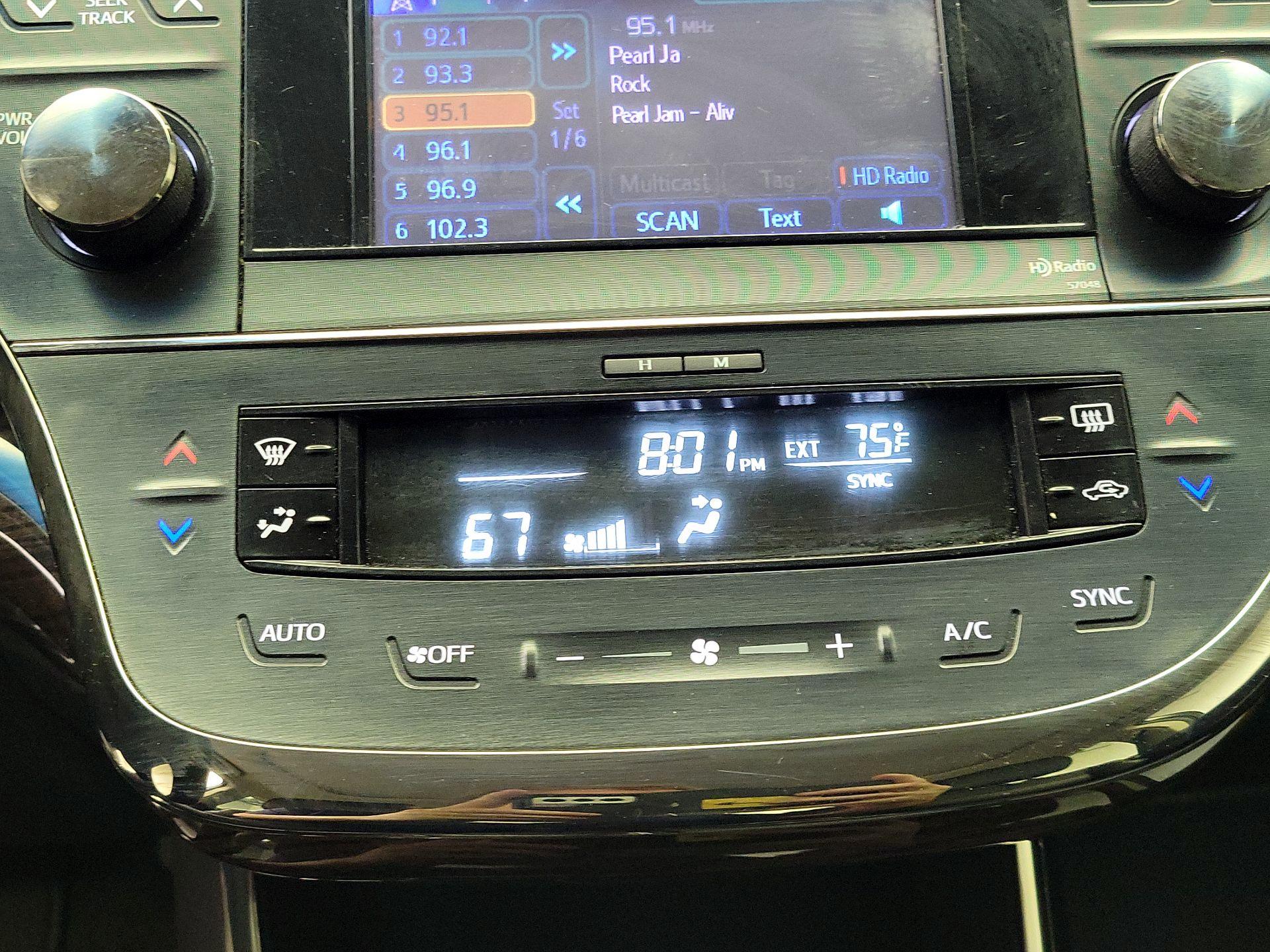 Thumbnail: 2014 Toyota Avalon - 16