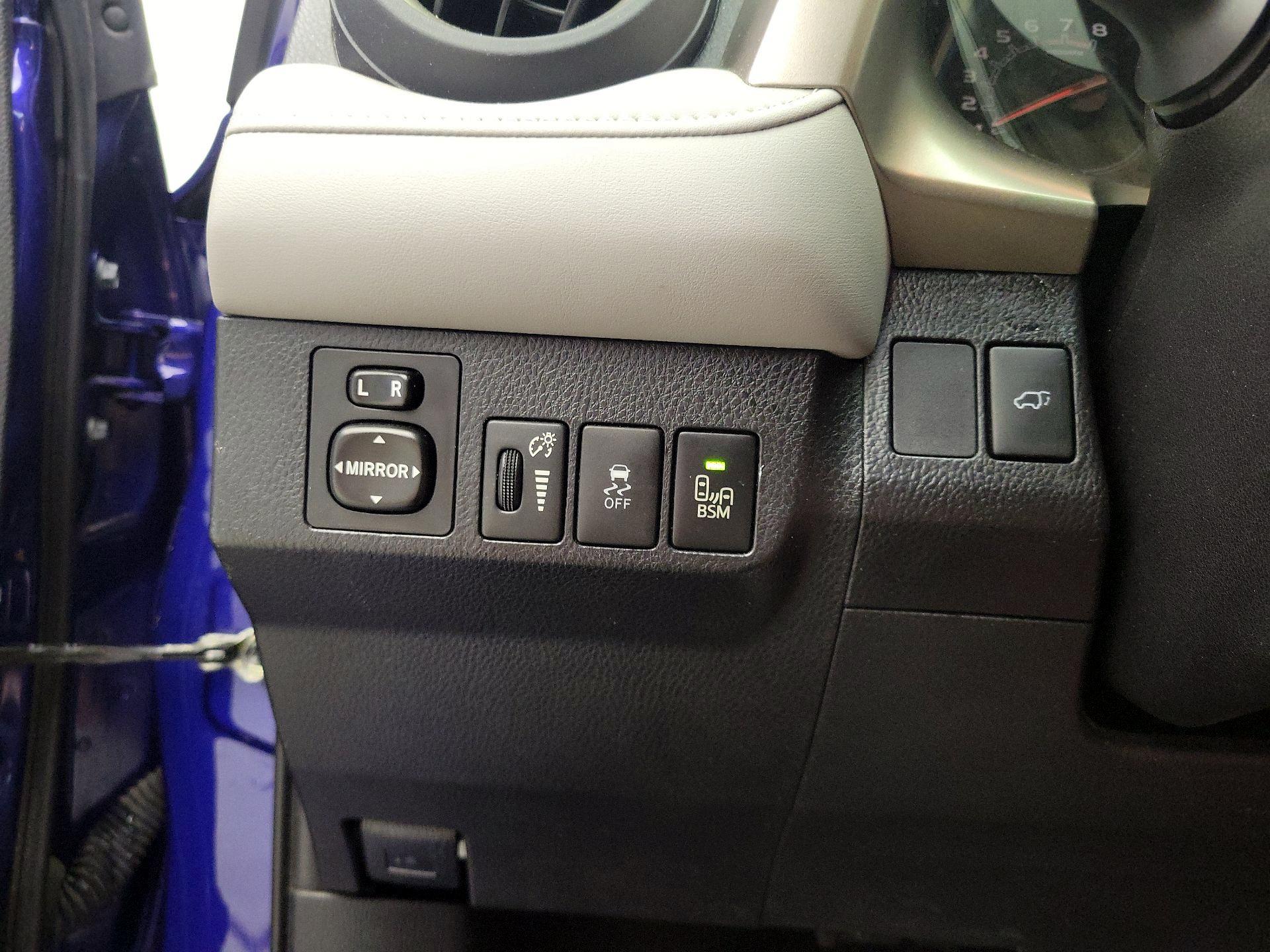 Thumbnail: 2014 Toyota RAV4 - 13