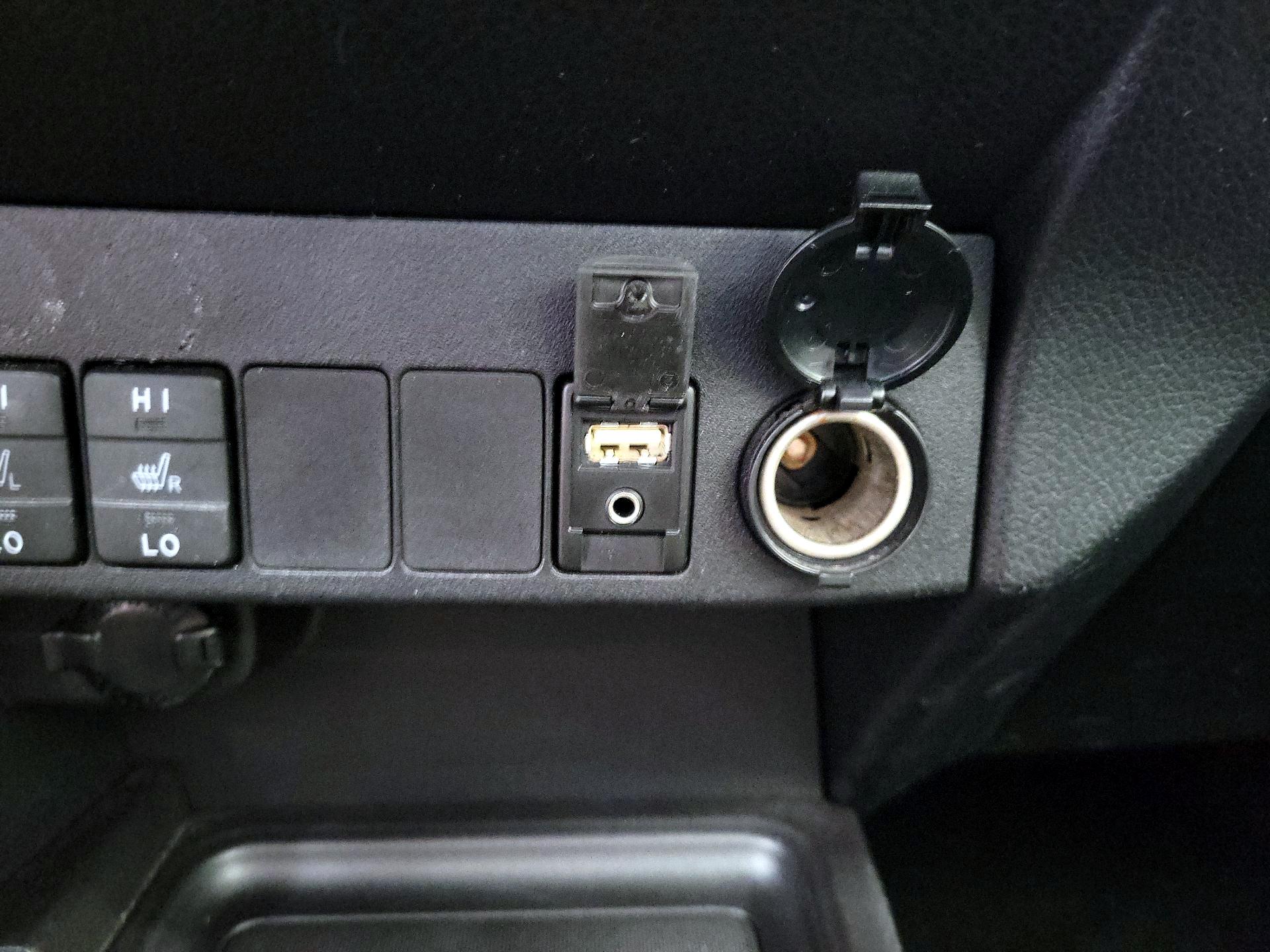 Thumbnail: 2014 Toyota RAV4 - 18