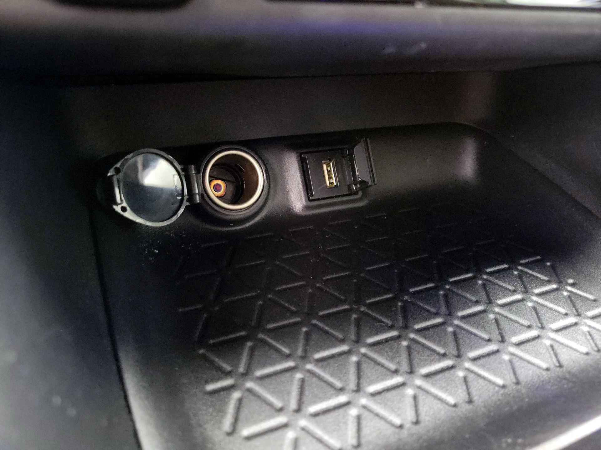 Thumbnail: 2021 Toyota RAV4 - 18