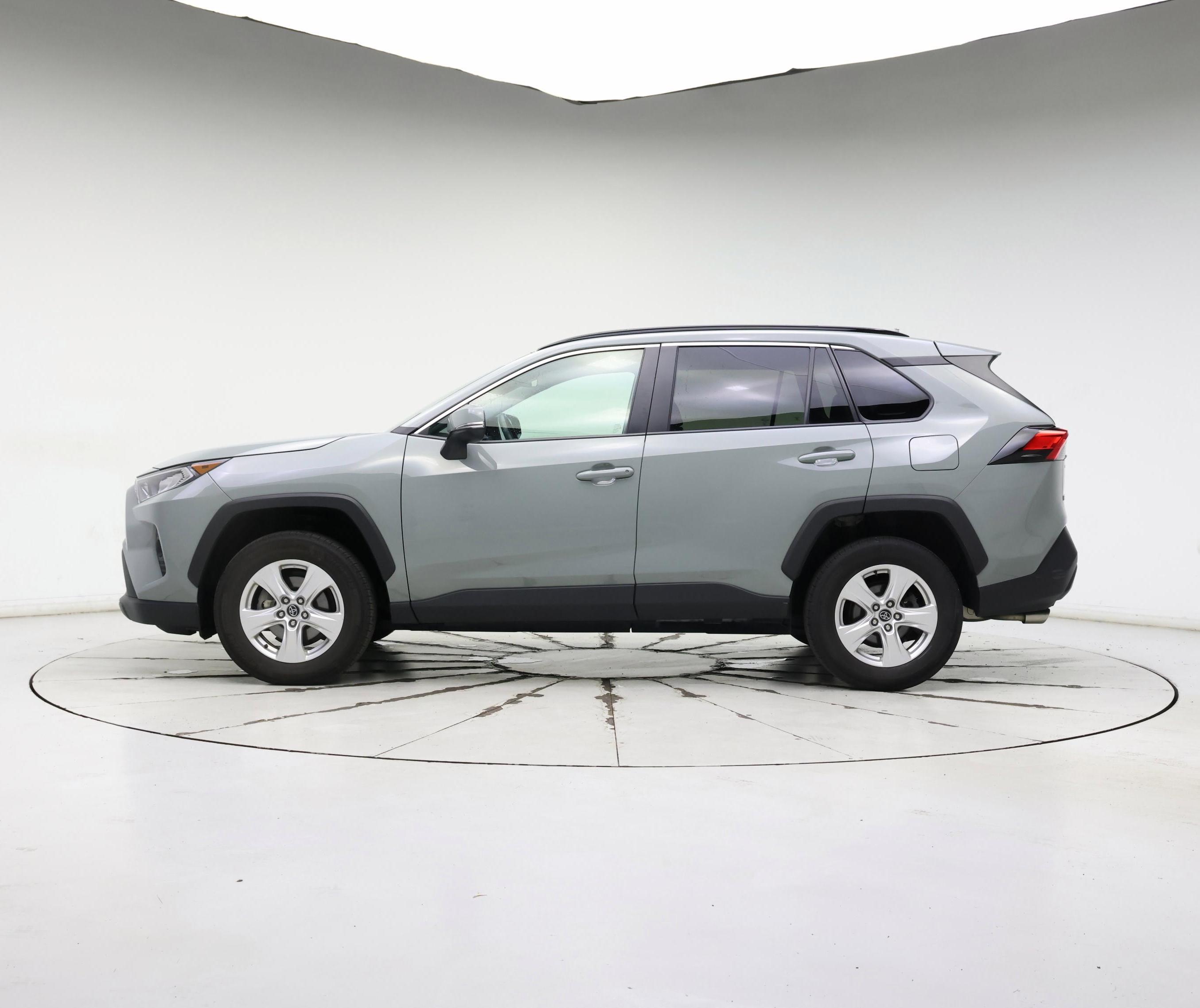 Thumbnail: 2021 Toyota RAV4 - 3