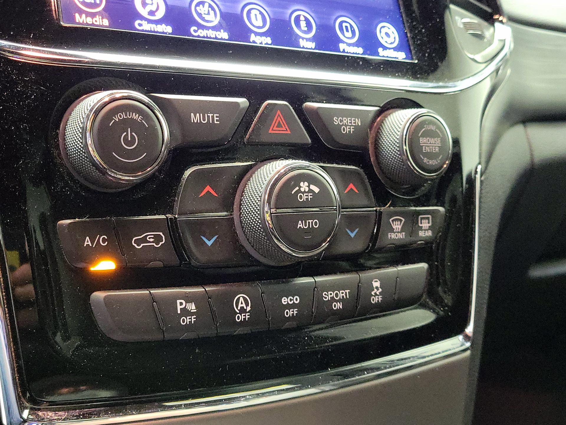 Thumbnail: 2020 Jeep Grand Cherokee - 17