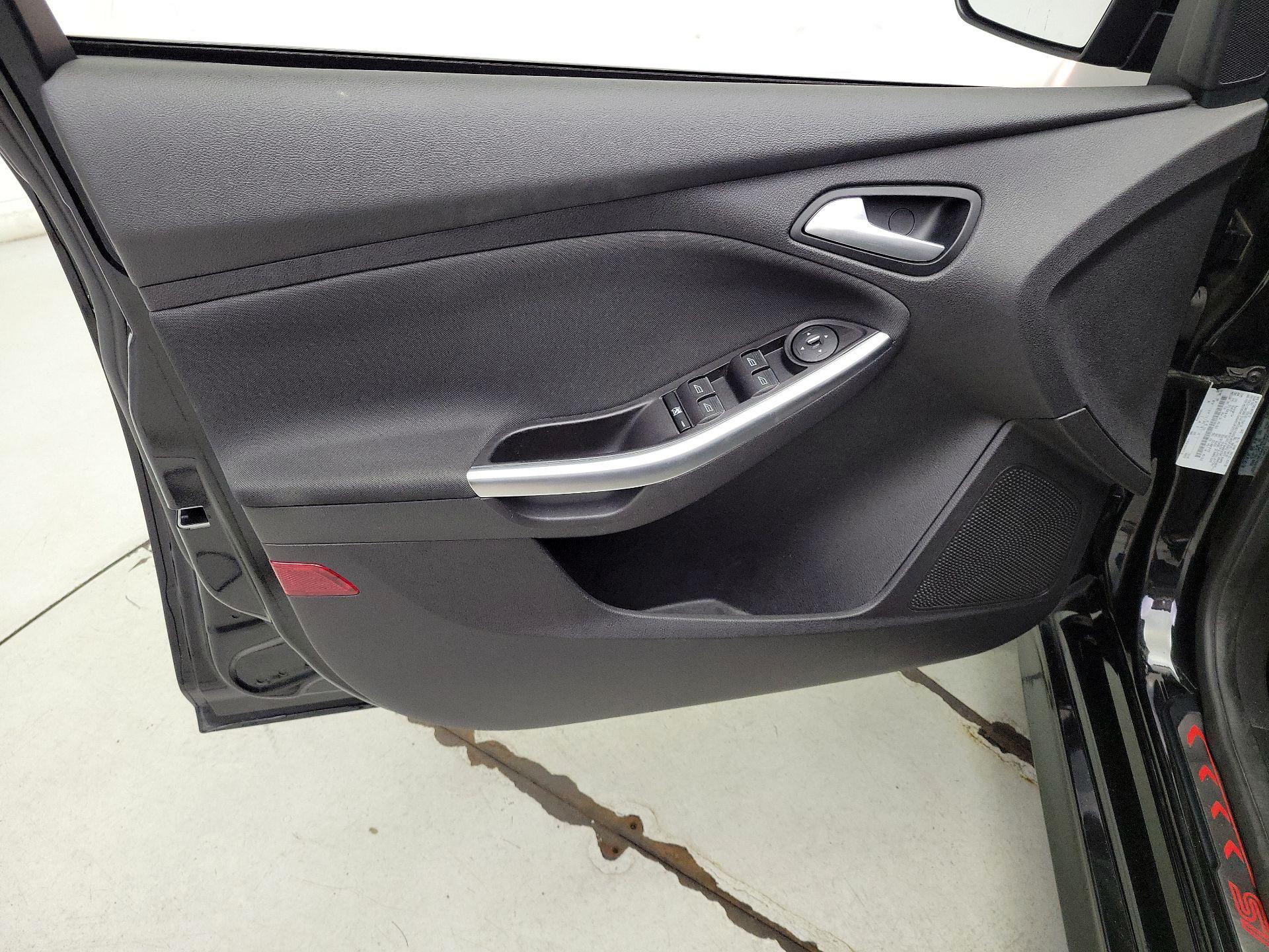 Thumbnail: 2014 Ford Focus - 12