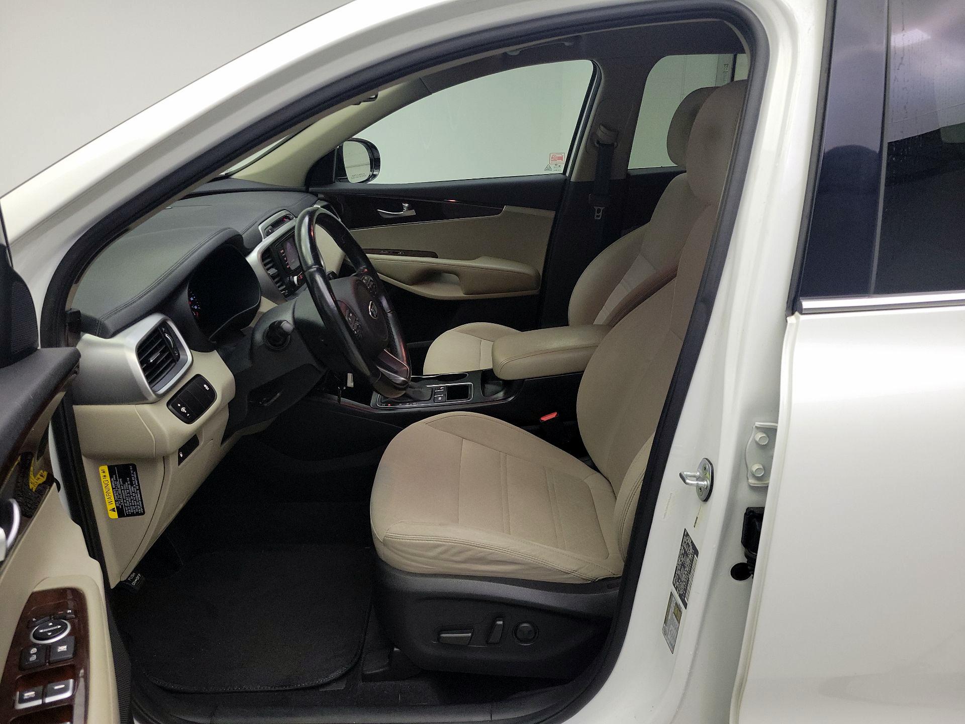 Thumbnail: 2016 Kia Sorento - 11